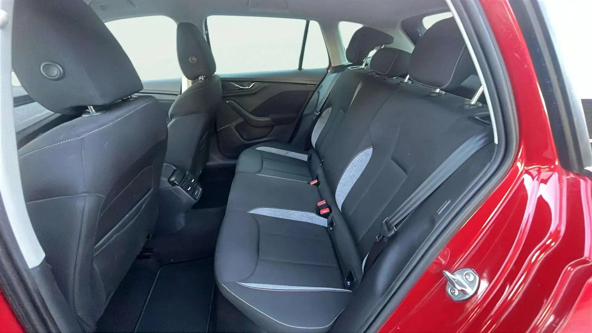 Škoda Kamiq 1.0 TSI Selection - foto 12
