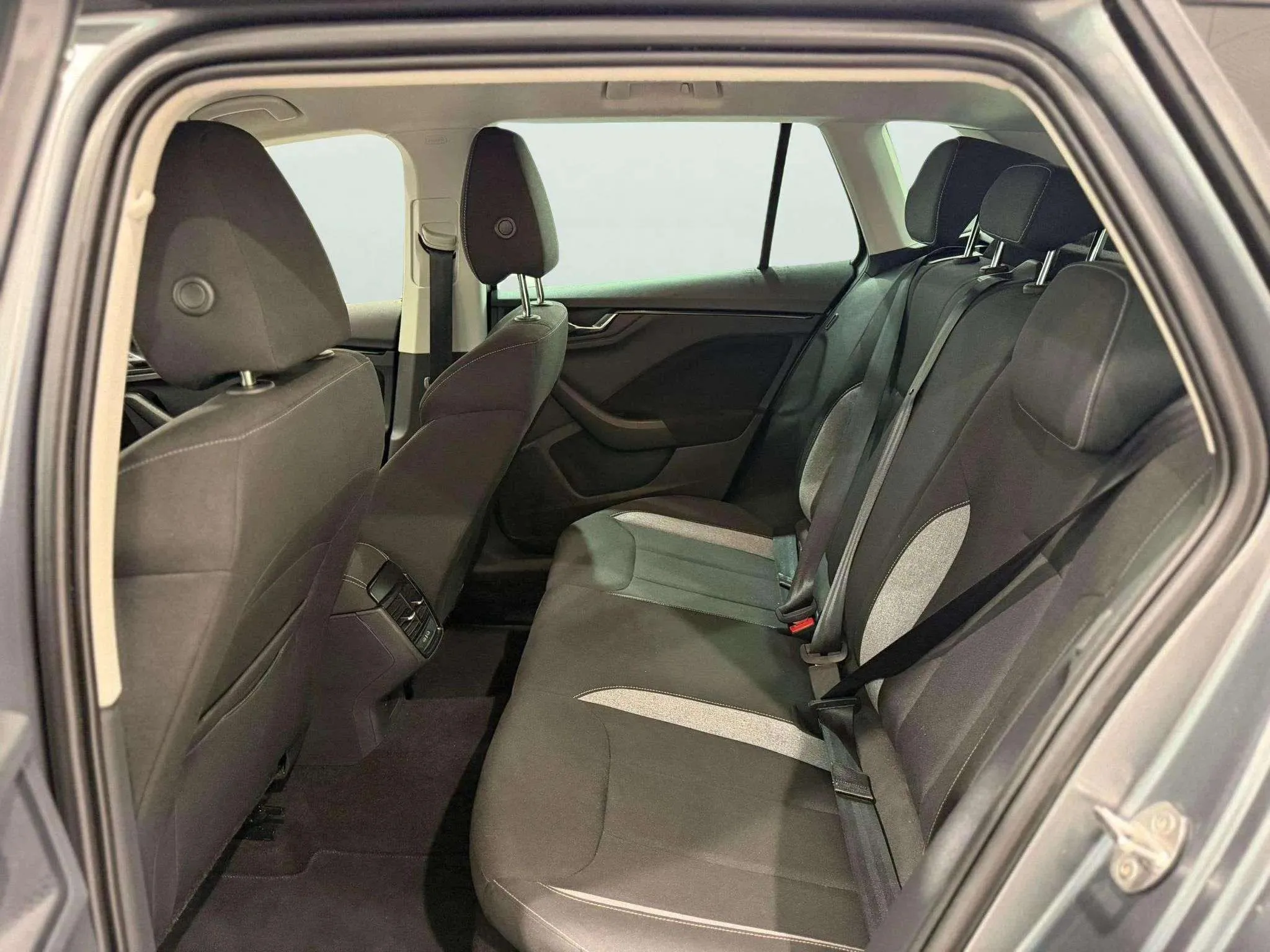 Škoda Kamiq 1.0 TSI Selection - foto 9
