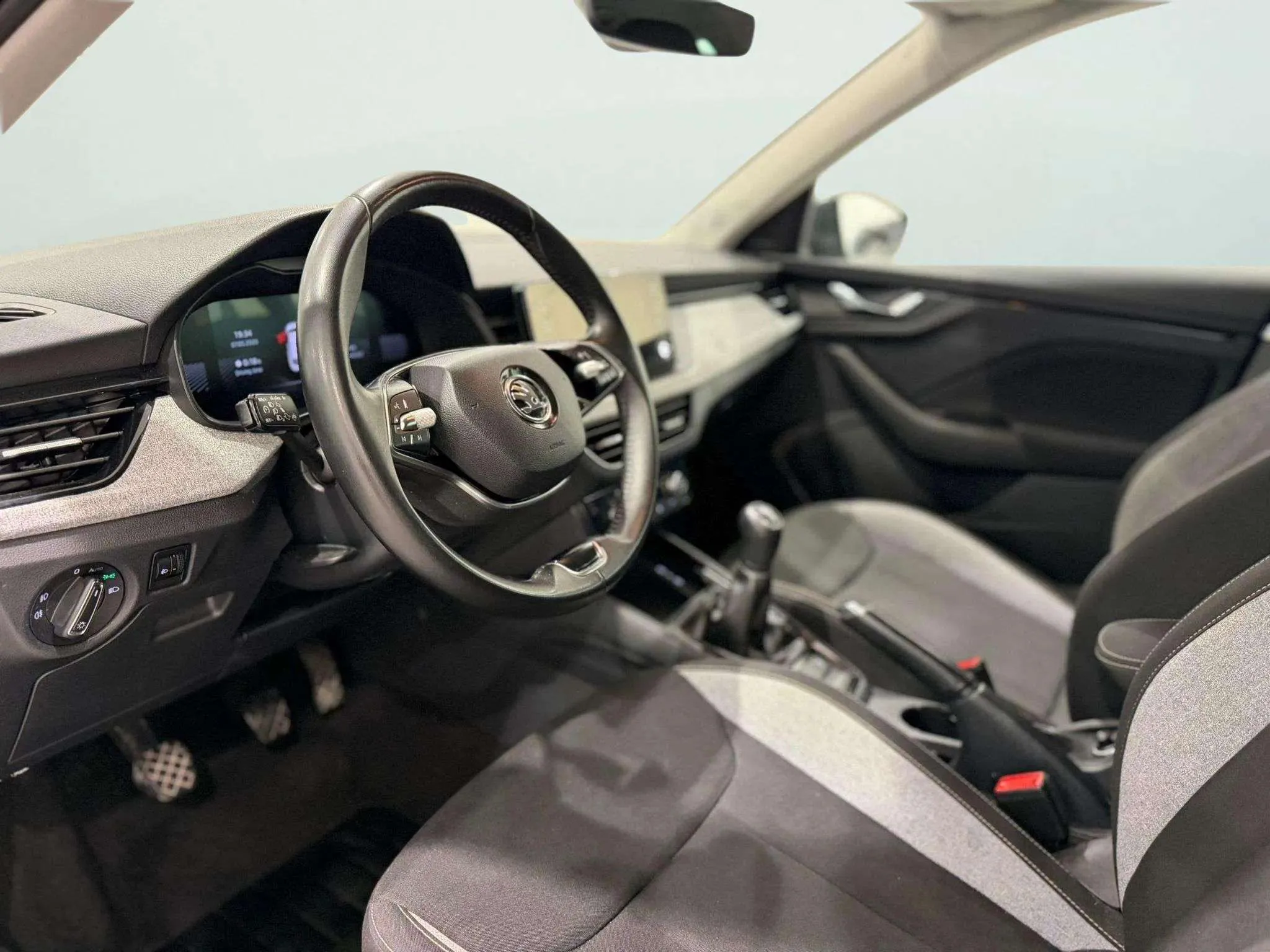 Škoda Kamiq 1.0 TSI Selection - foto 7