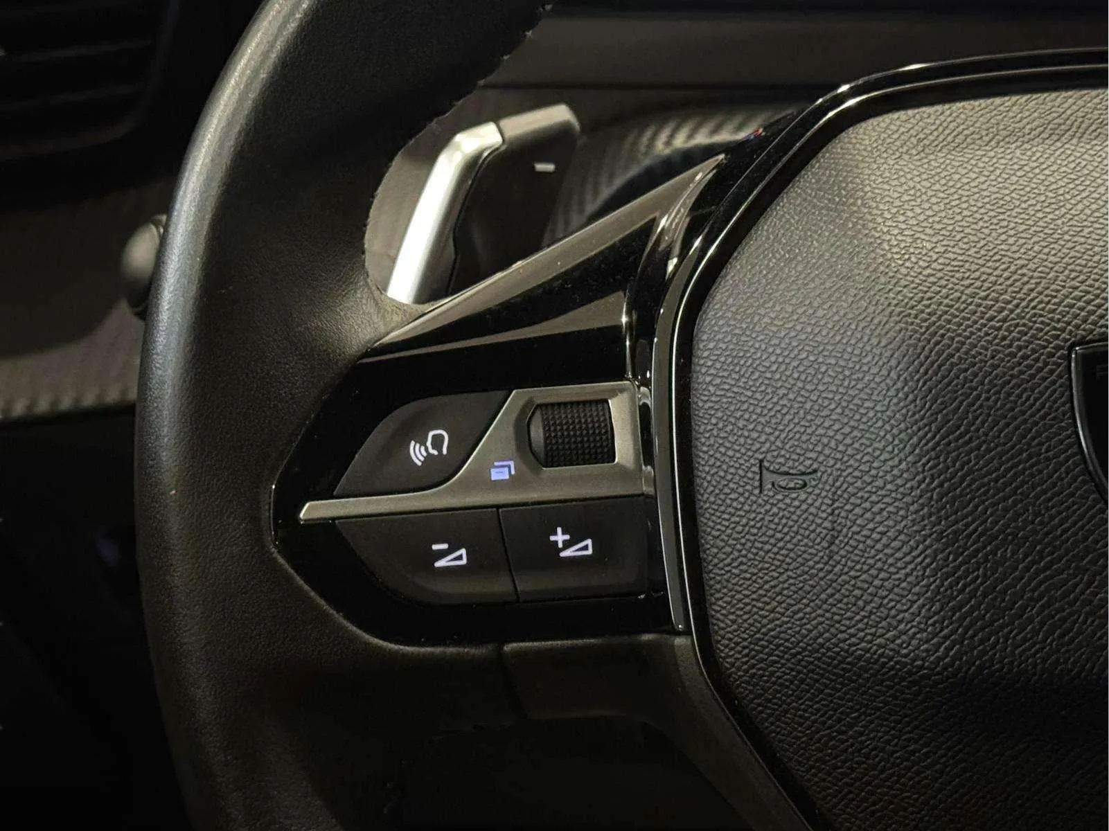Peugeot 2008 Allure PureTech 130 EAT8 - foto 12