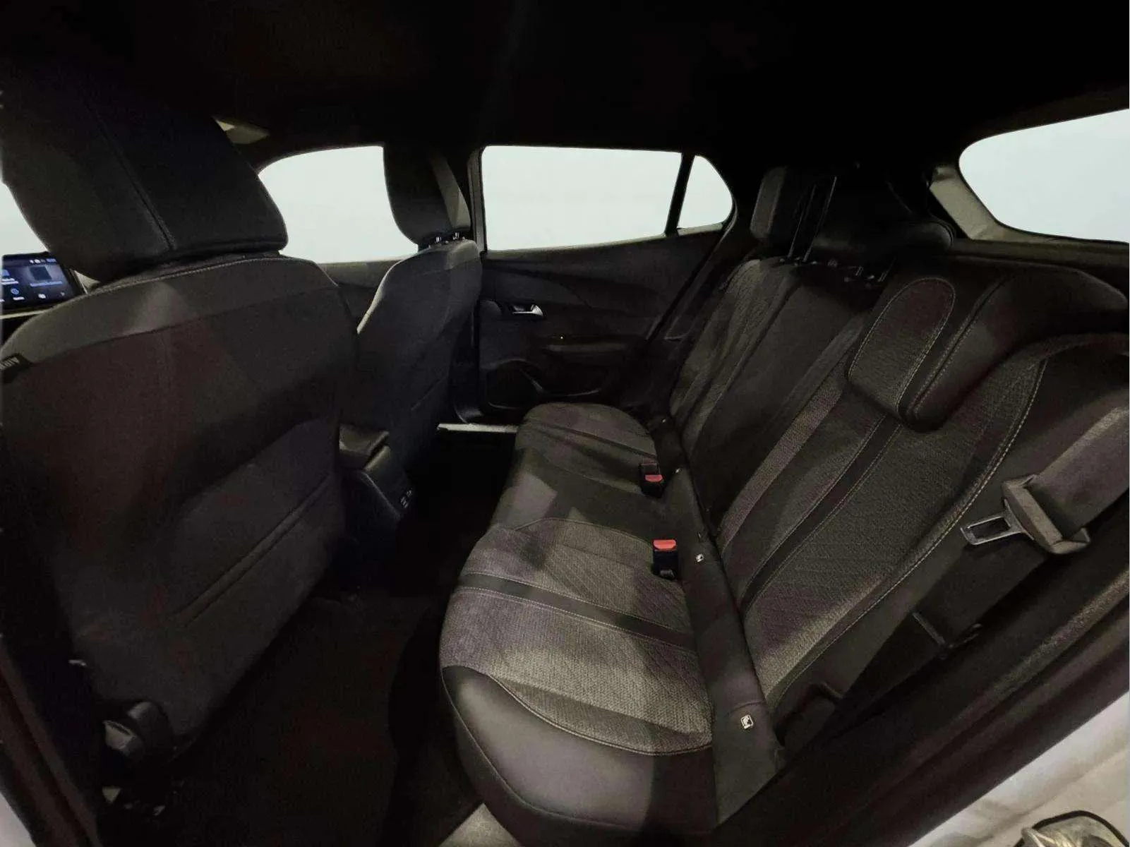 Peugeot 2008 Allure PureTech 130 EAT8 - foto 8