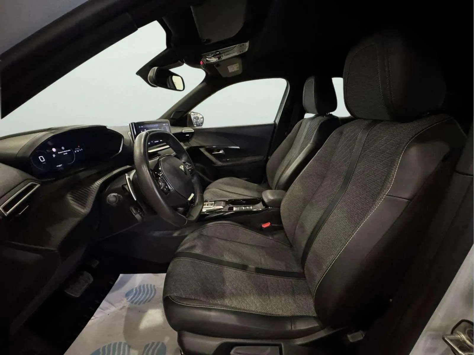 Peugeot 2008 Allure PureTech 130 EAT8 - foto 7