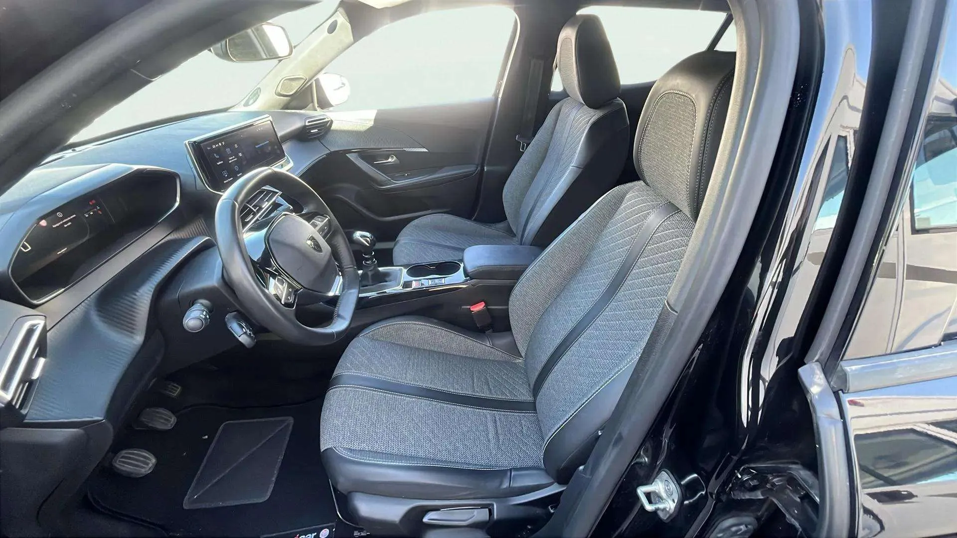 Peugeot 2008 Allure PureTech 100 - foto 12