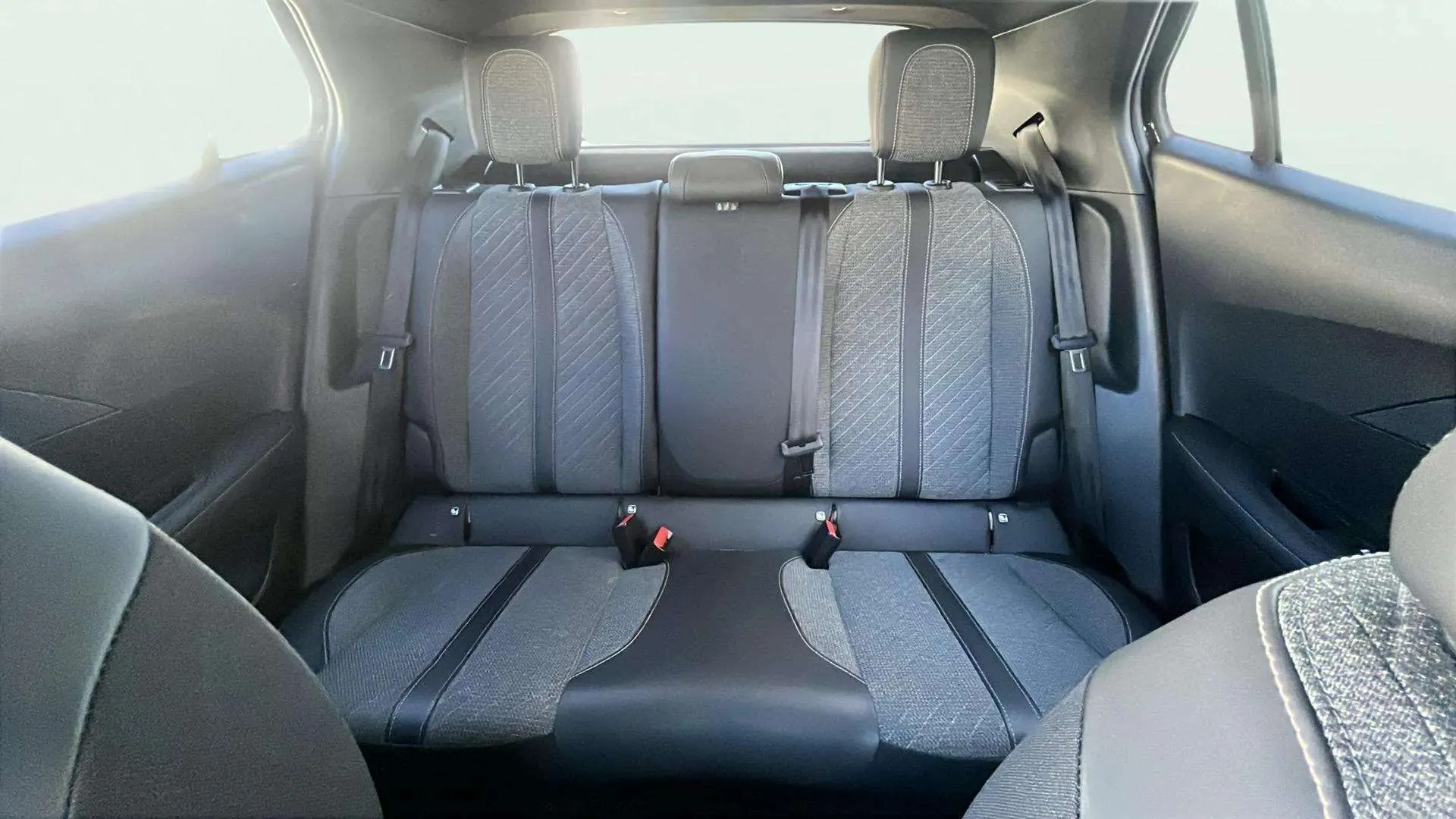 Peugeot 2008 Allure PureTech 100 - foto 14