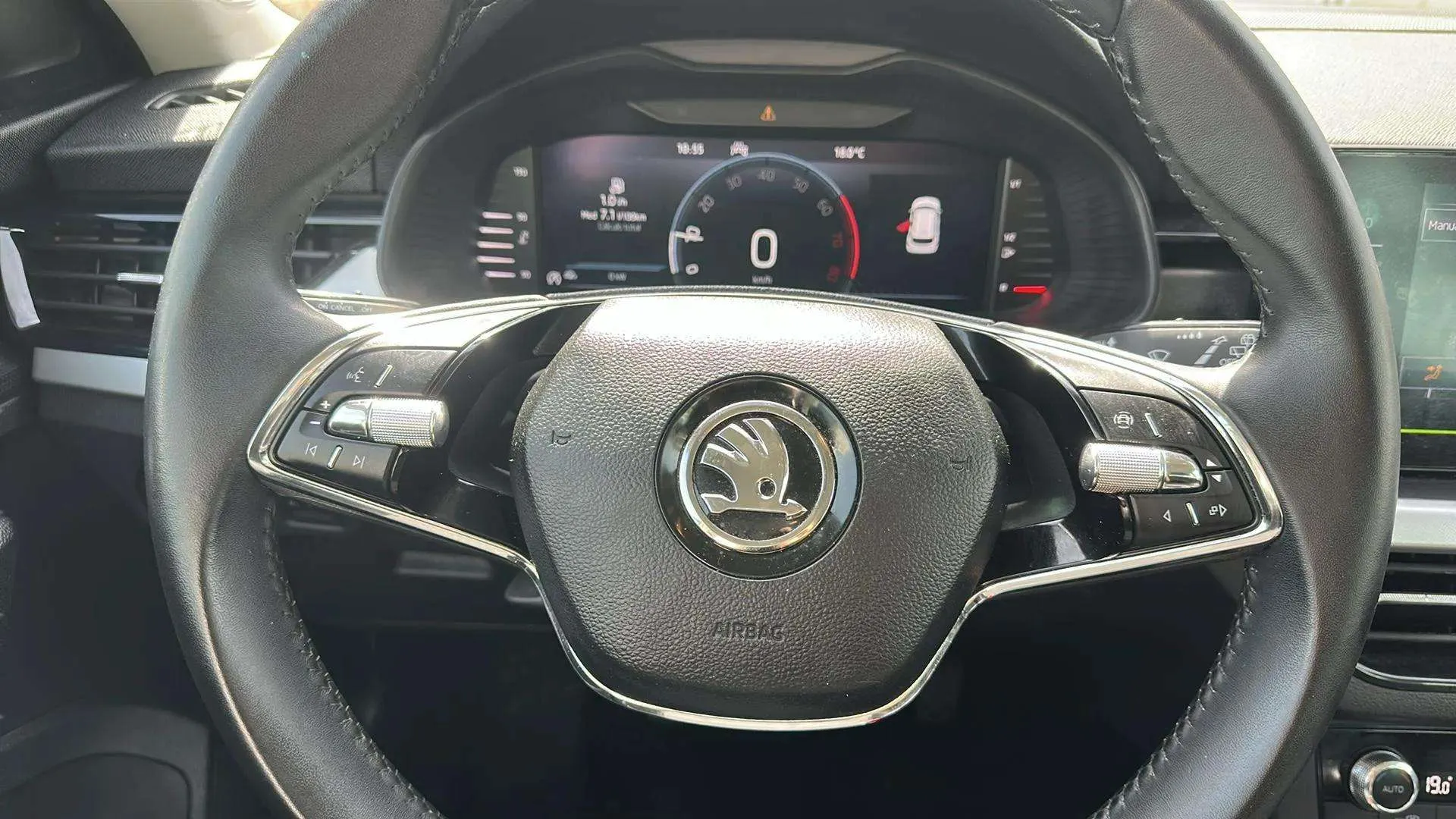 Škoda Kamiq 1.0 TSI Active - foto 9