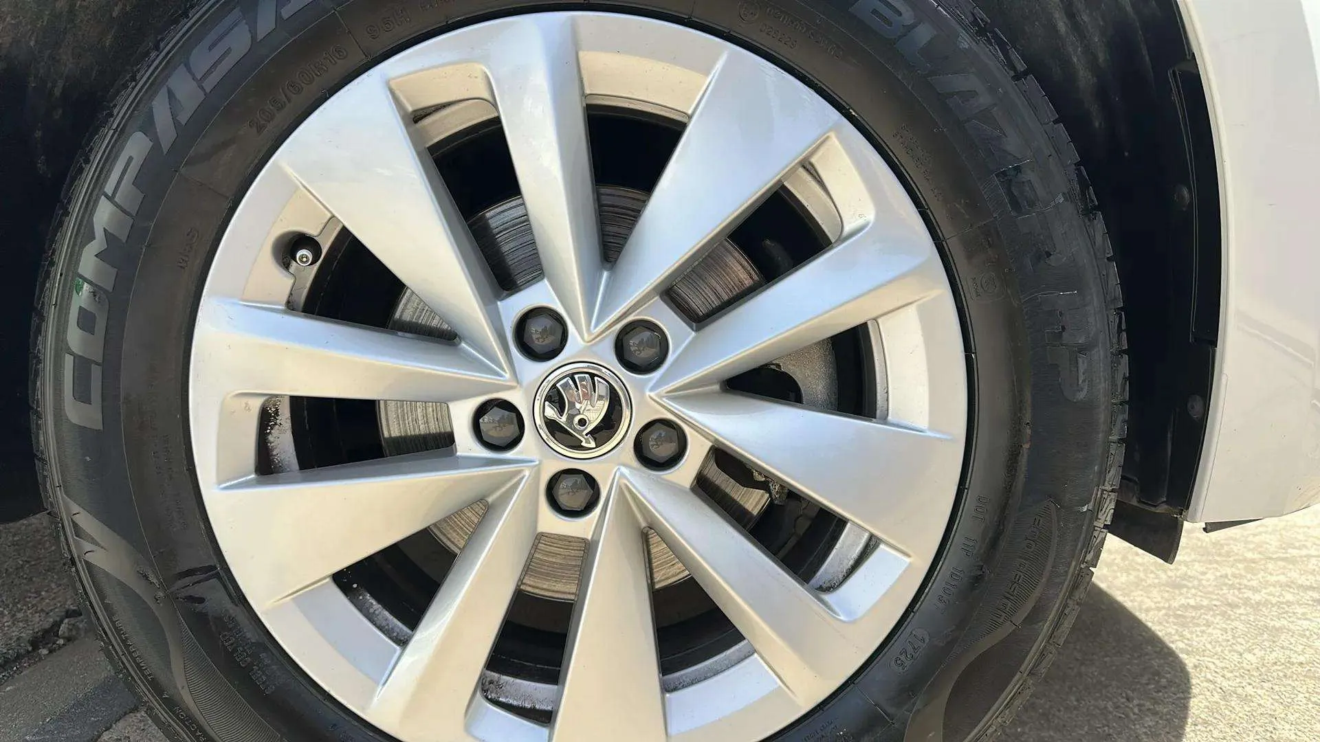 Škoda Kamiq 1.0 TSI Active - foto 18