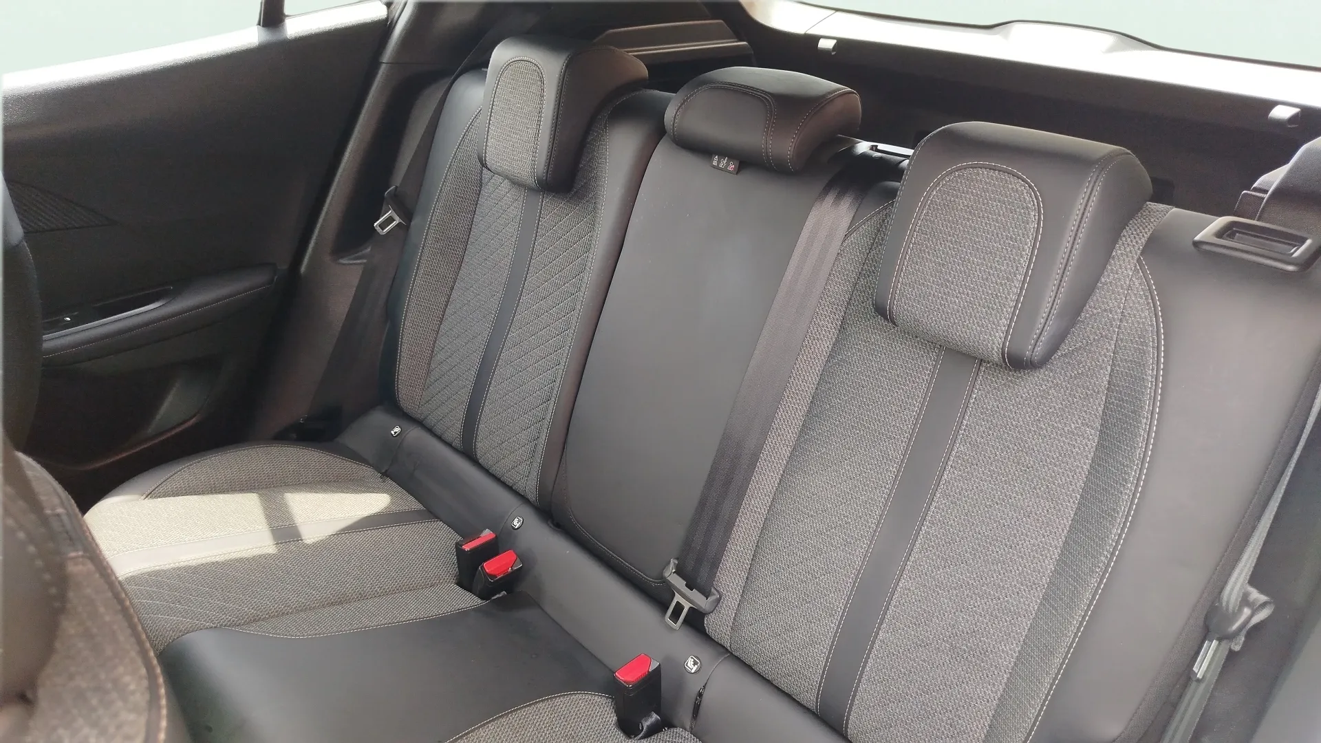 Peugeot 2008 Allure PureTech 100 - foto 14