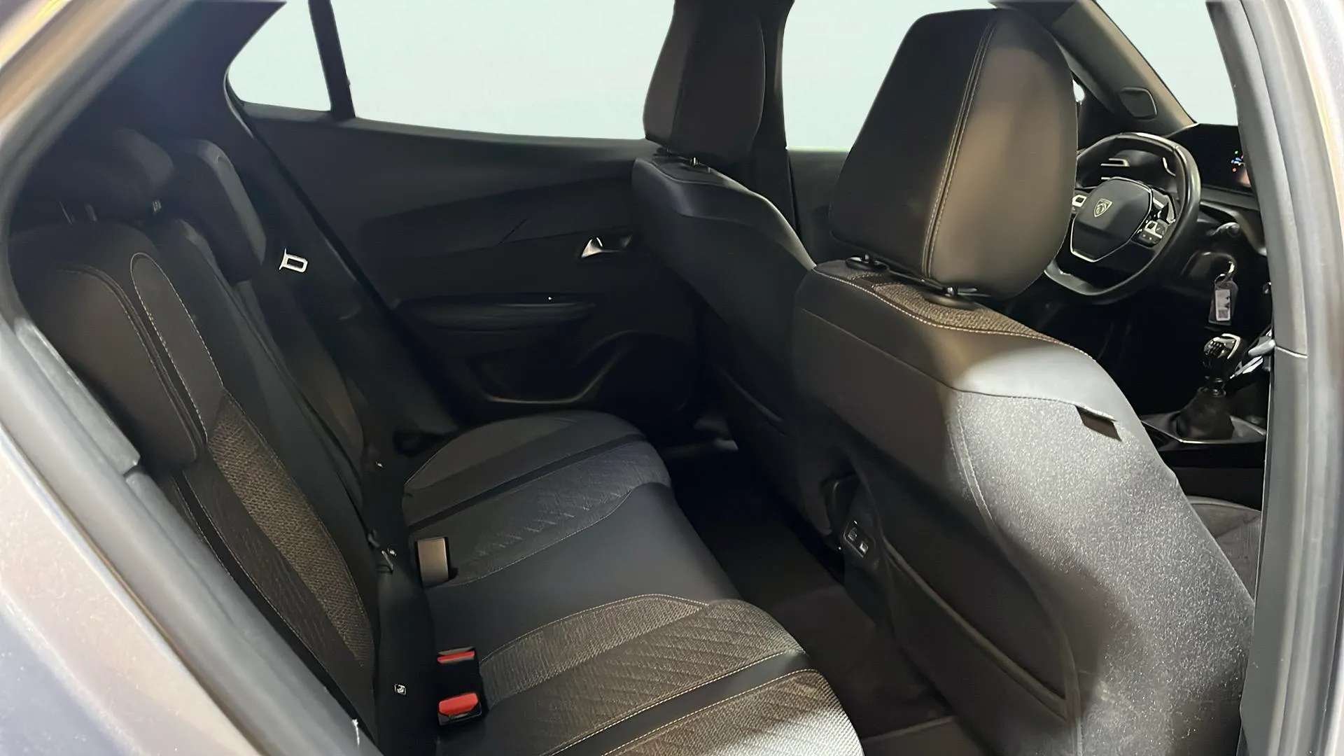 Peugeot 2008 Allure PureTech 100 - foto 18