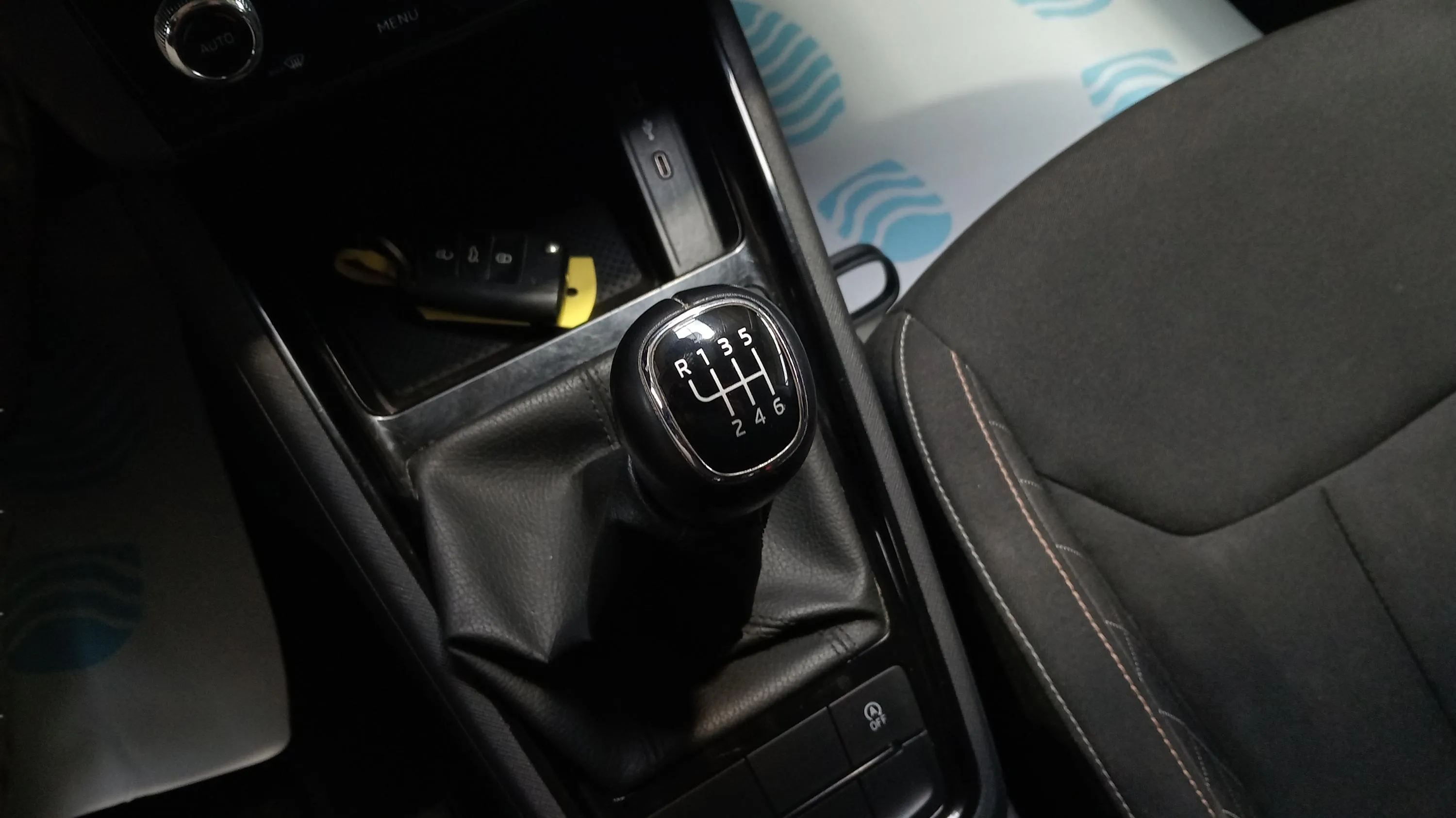 Škoda Kamiq 1.0 TSI Selection - foto 15