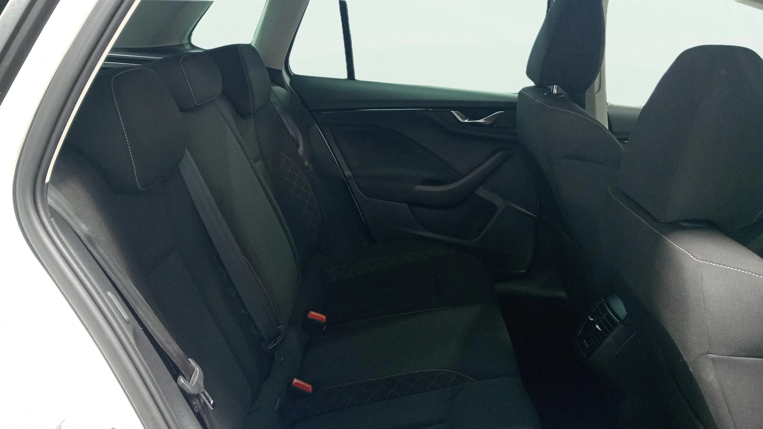 Škoda Kamiq 1.0 TSI Selection - foto 23