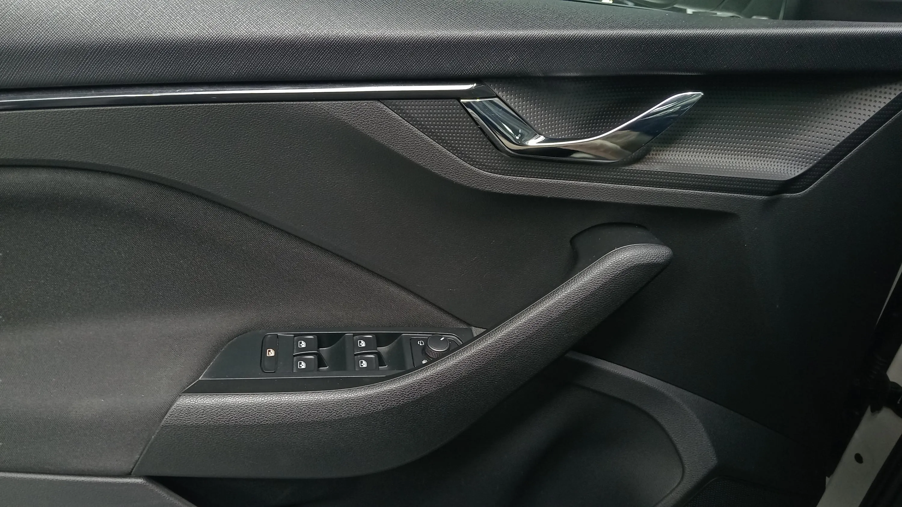 Škoda Kamiq 1.0 TSI Selection - foto 20