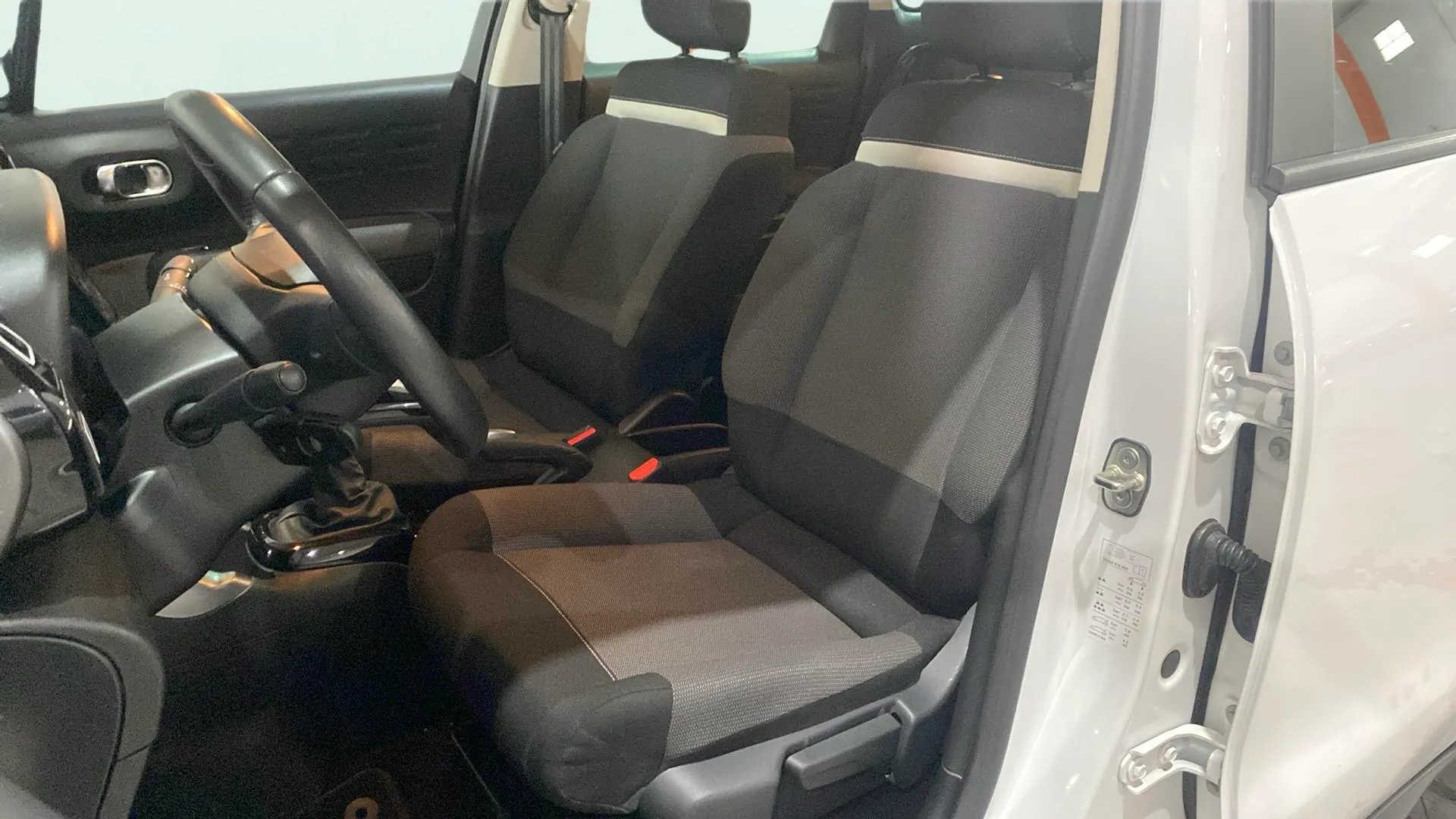 Citroën C3 Aircross PureTech BVM6 YOU - foto 12