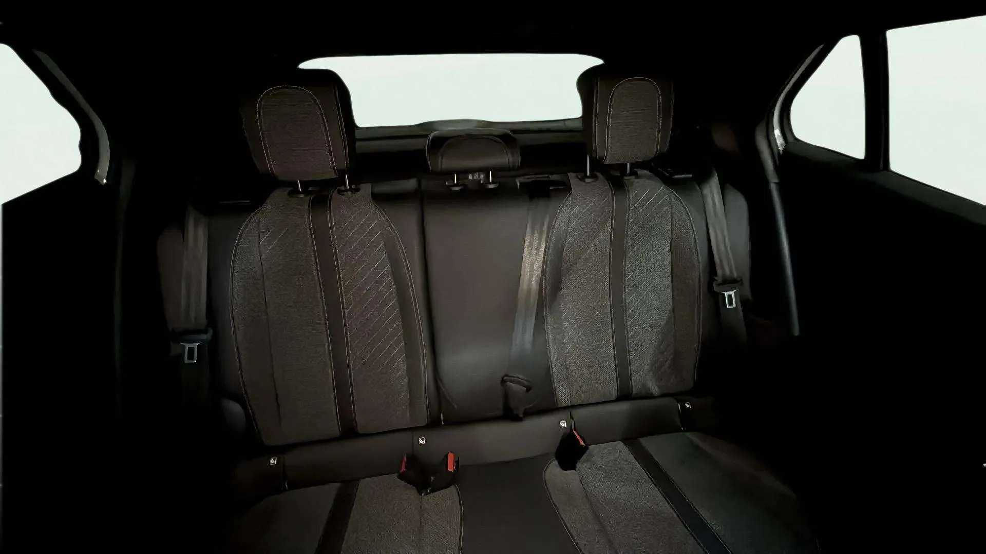 Peugeot 2008 Allure PureTech 130 EAT8 - foto 15