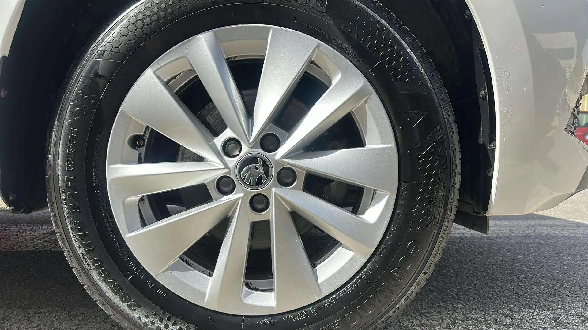 Škoda Kamiq 1.0 TSI Ambition - foto 17