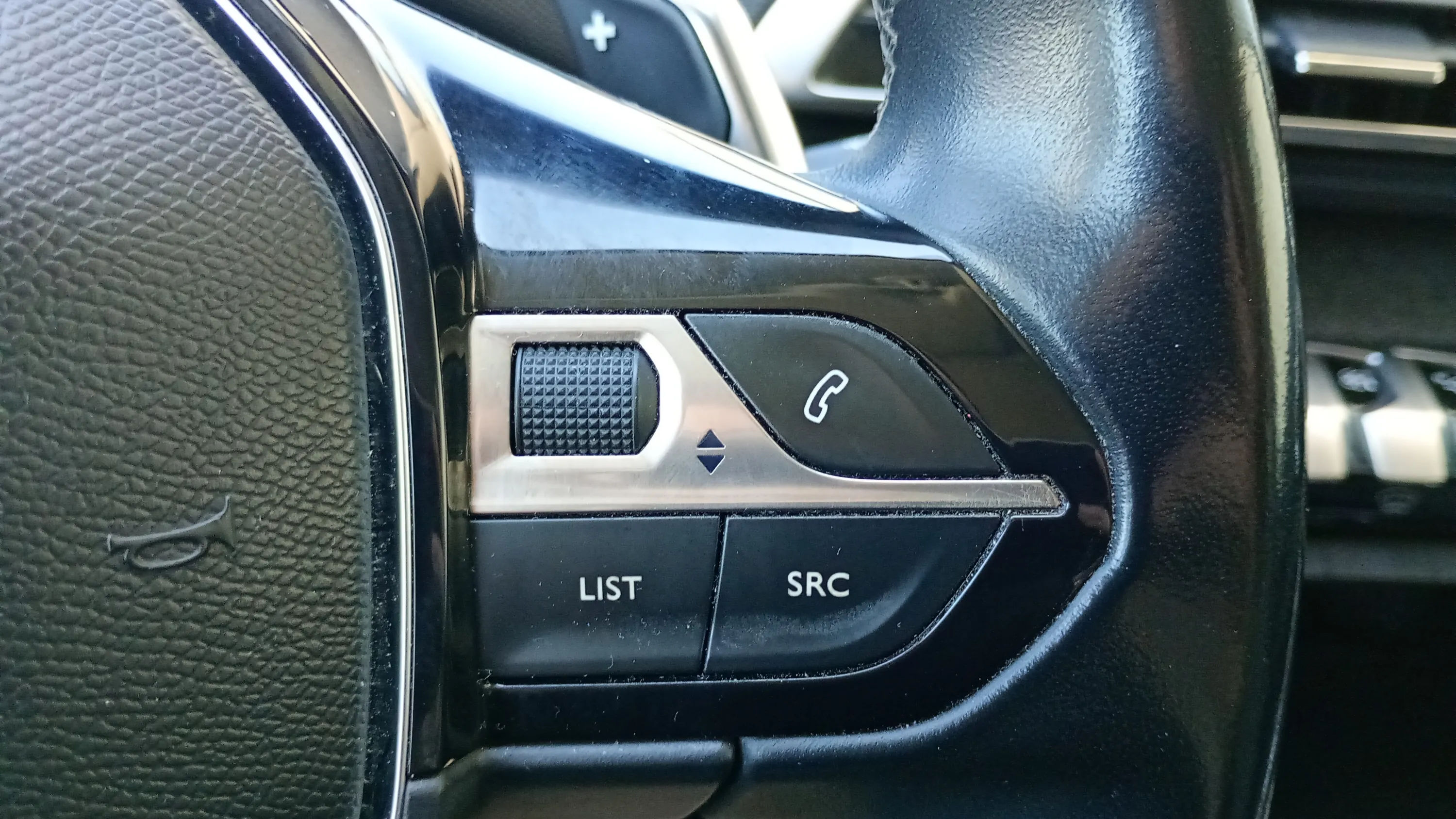 Peugeot 3008 1.2 PureTech Allure EAT6 - foto 19