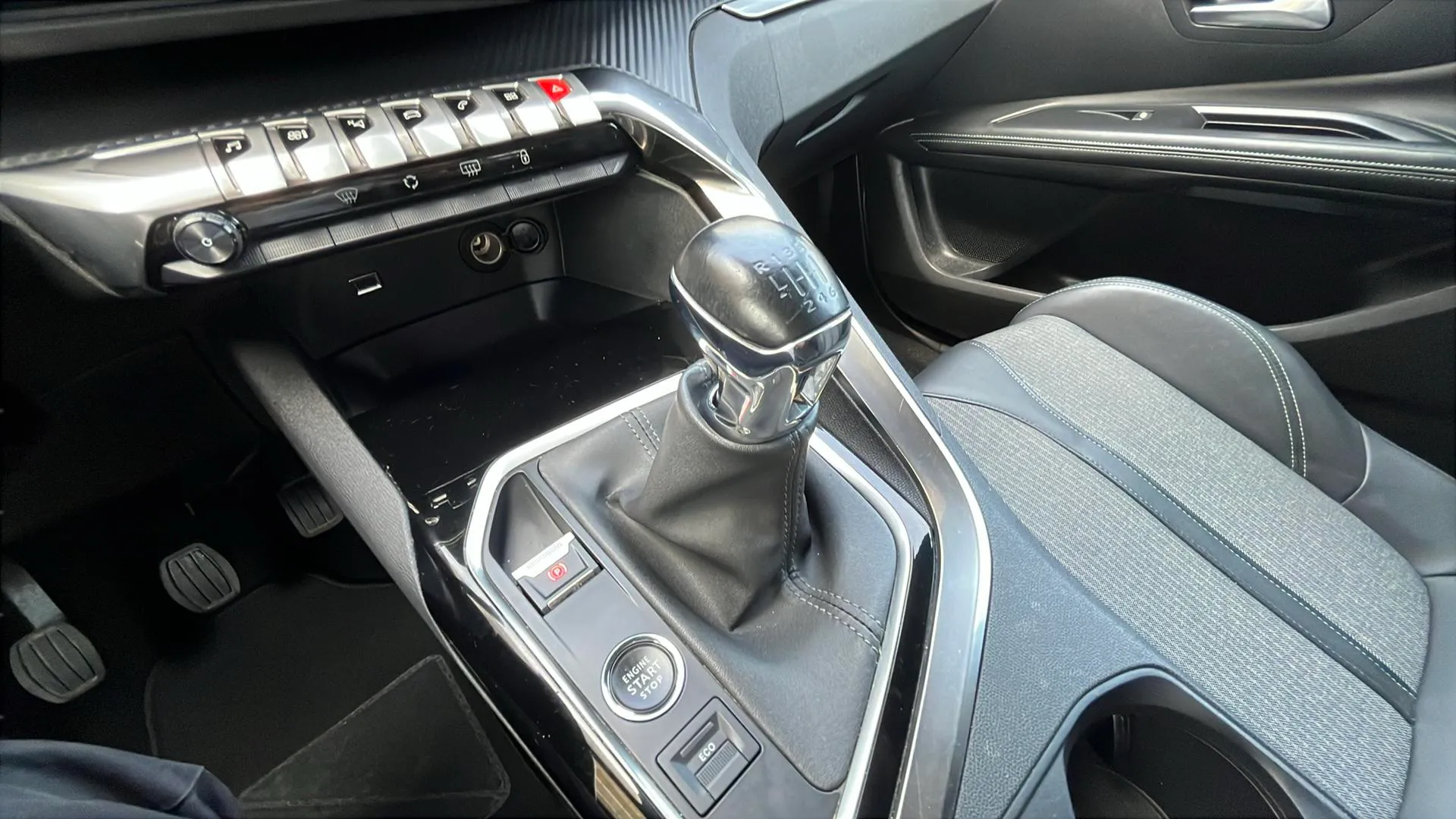 Peugeot 5008 1.2 PureTech Allure Pack - foto 19
