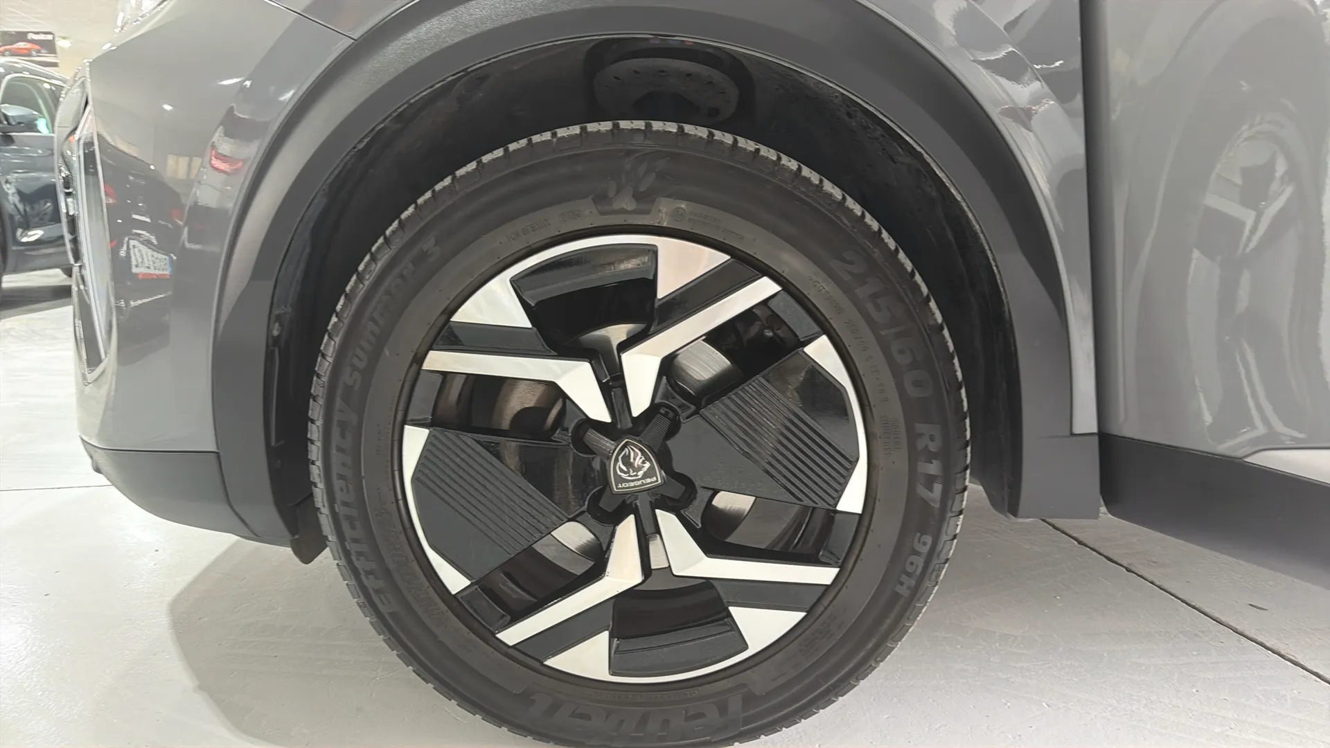 Peugeot 2008 Allure PureTech 130 EAT8 - foto 18