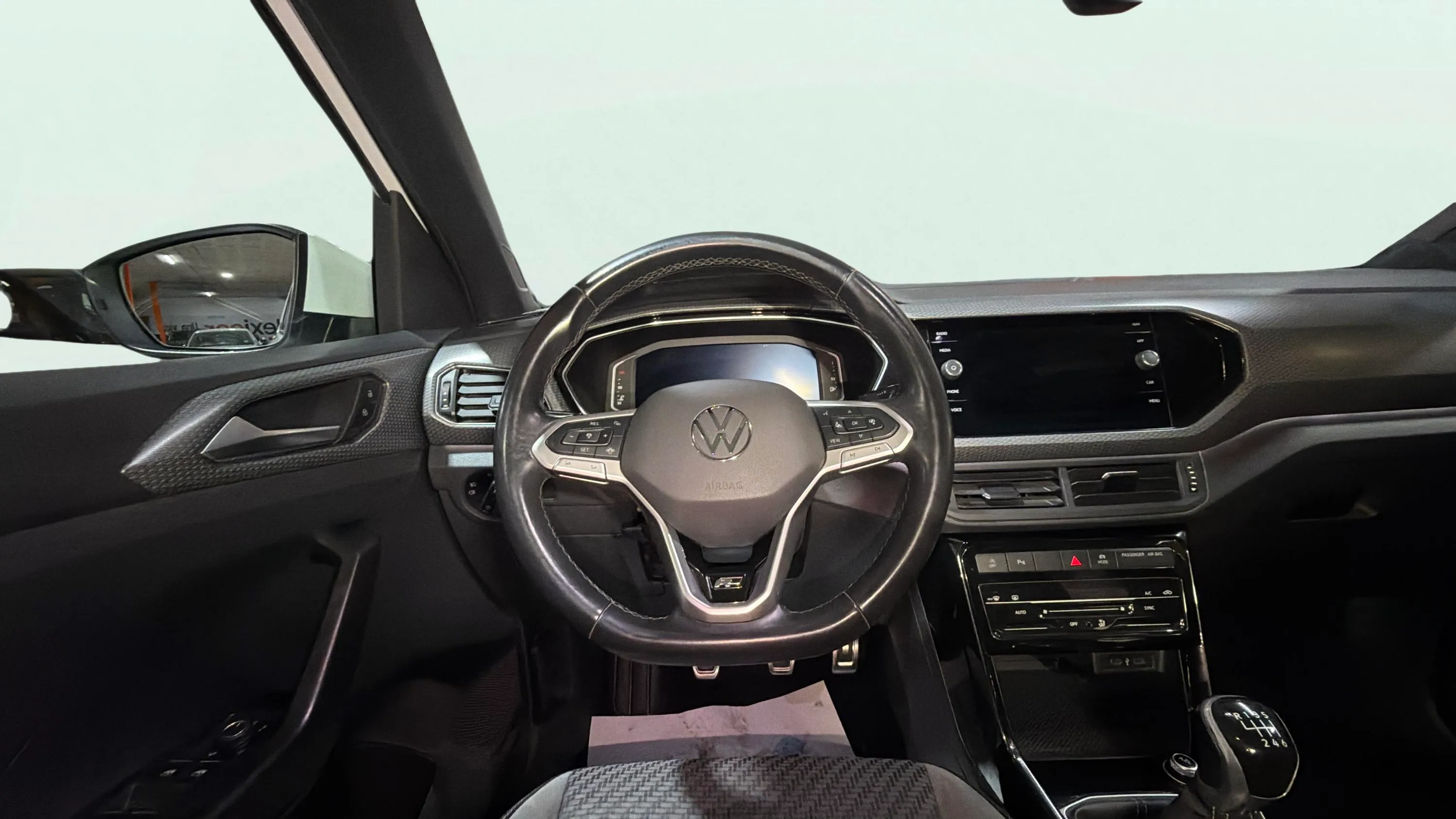 Volkswagen T-Cross Sport 1.0 TSI - foto 9