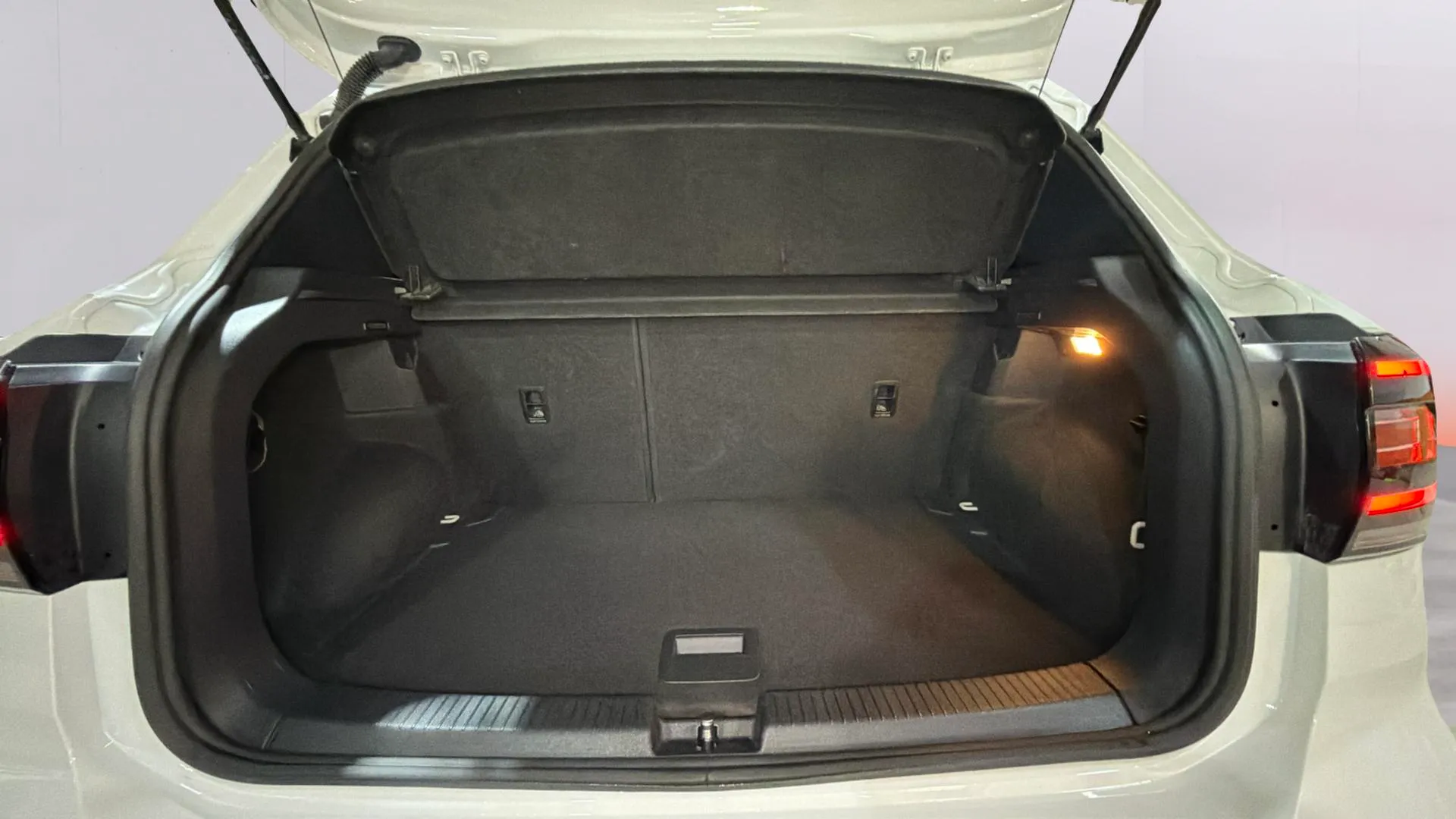 Volkswagen T-Cross Sport 1.0 TSI - foto 21
