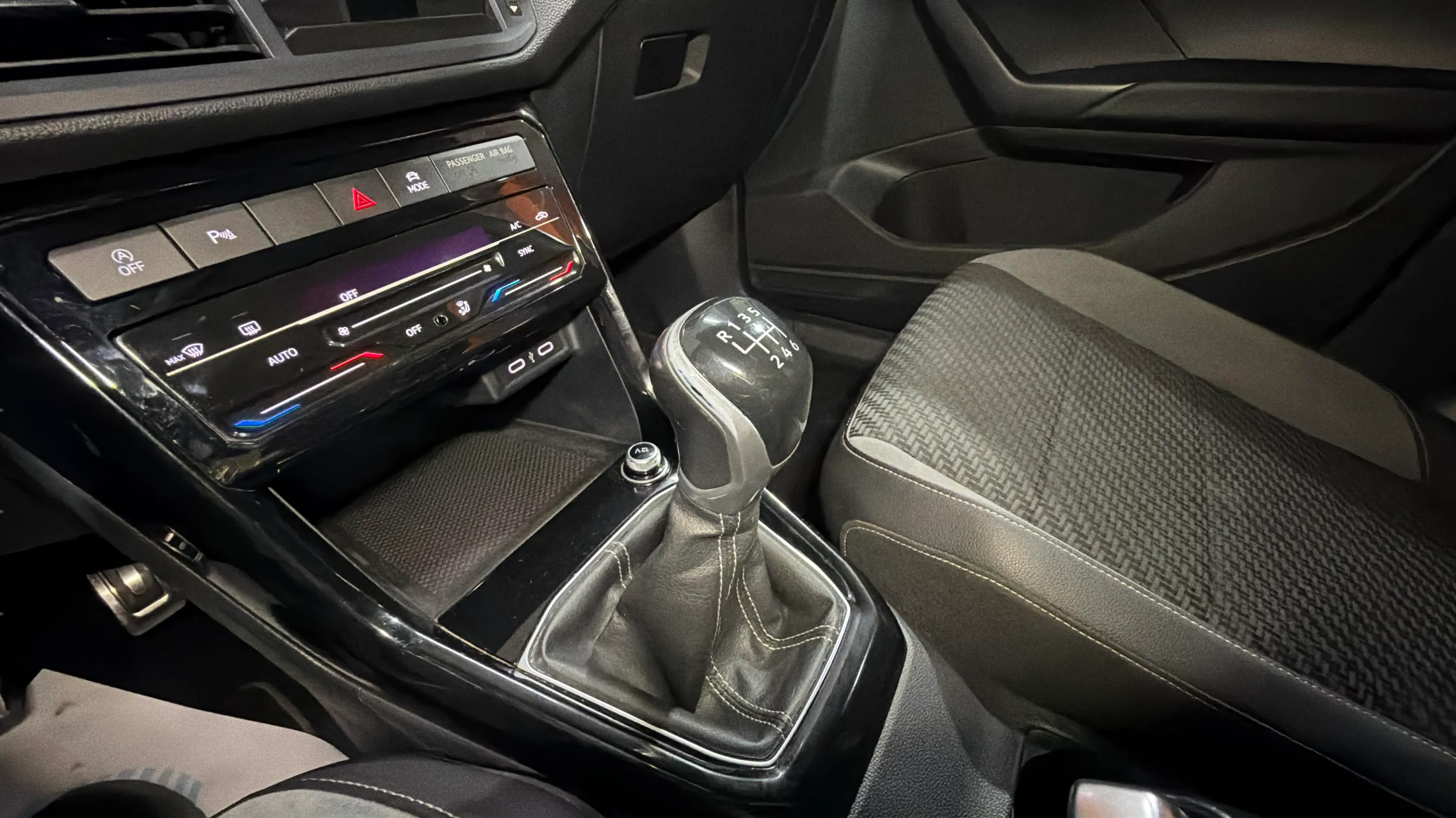 Volkswagen T-Cross Sport 1.0 TSI - foto 12