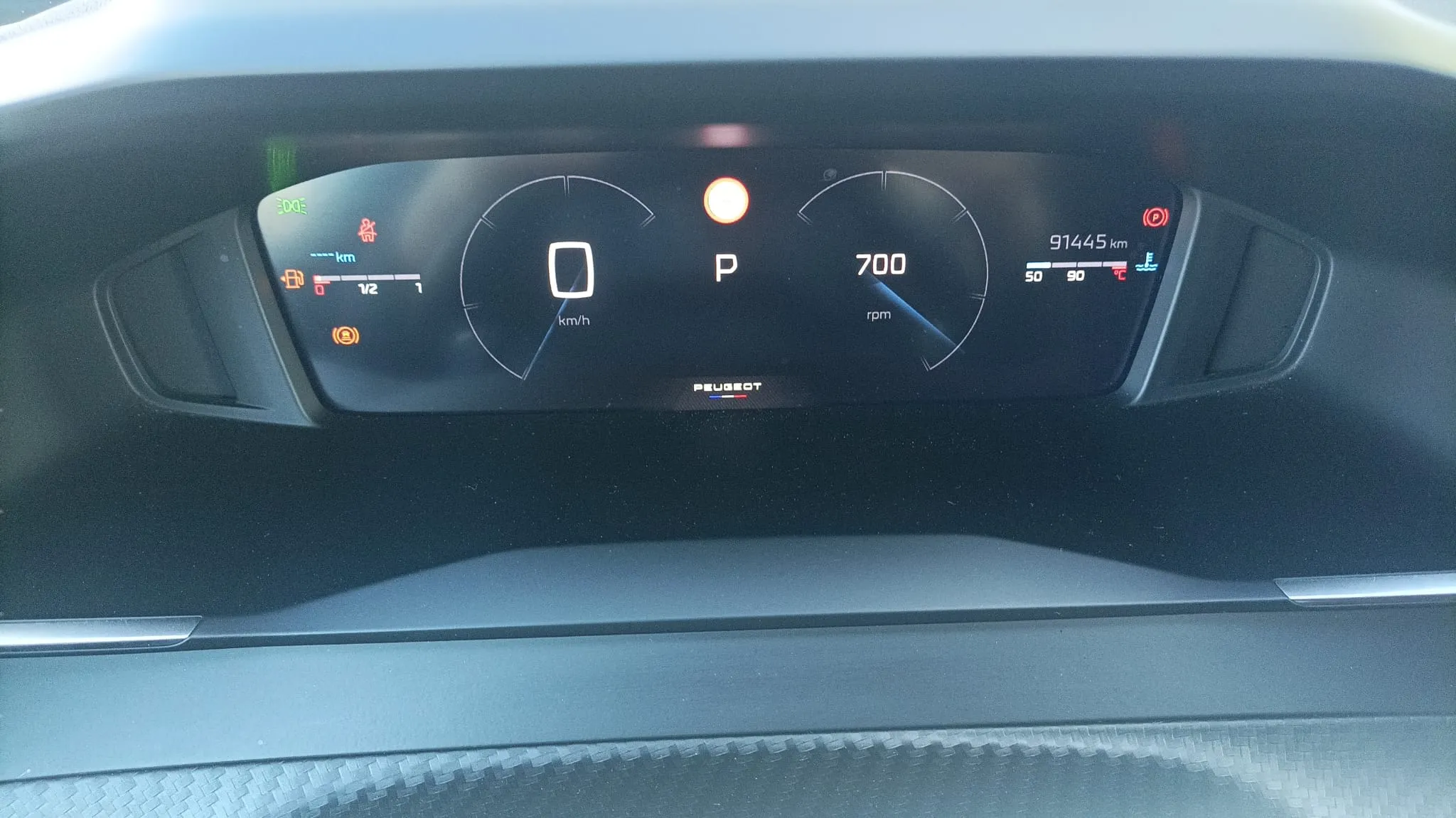 Peugeot 2008 Allure PureTech 130 EAT8 - foto 12