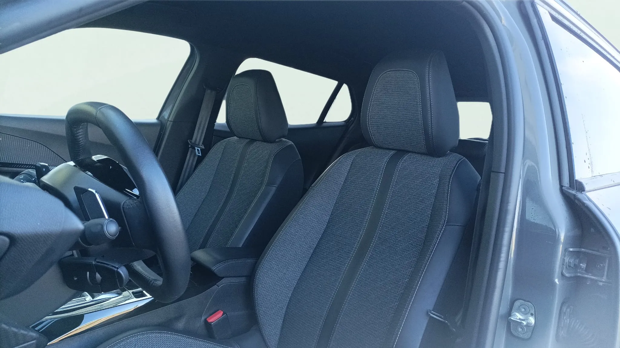 Peugeot 2008 Allure PureTech 130 EAT8 - foto 18