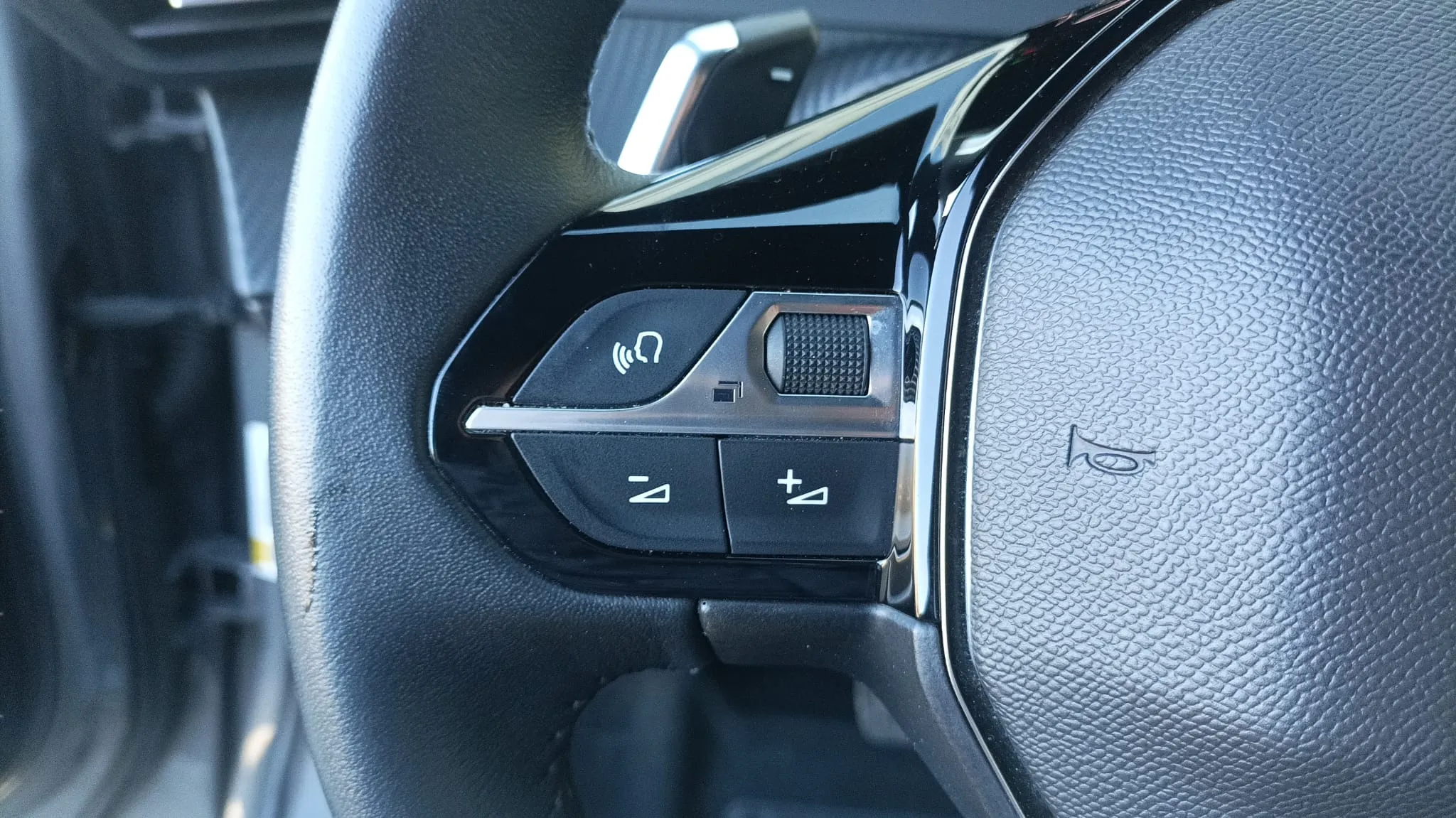 Peugeot 2008 Allure PureTech 130 EAT8 - foto 10