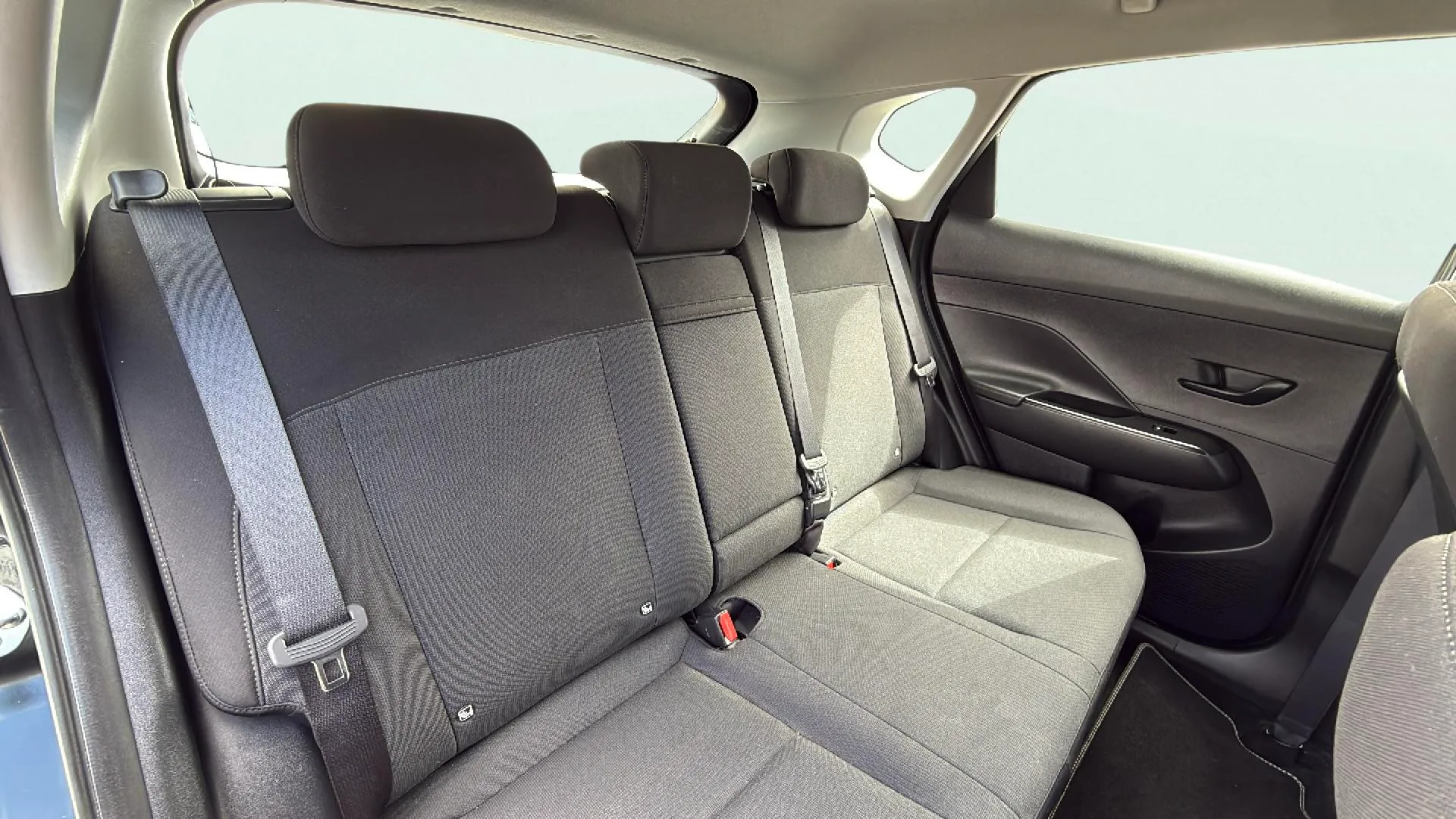 Hyundai Kona 1.6 GDI HEV Maxx DCT - foto 17