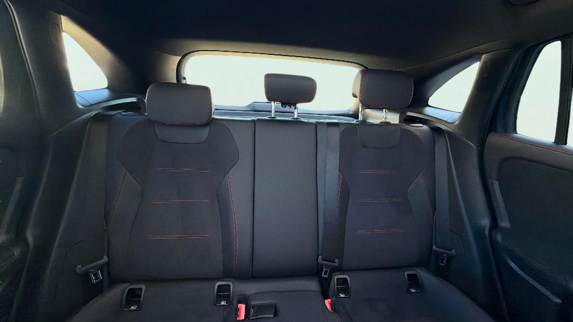 Mercedes-Benz GLA 200 D - foto 11