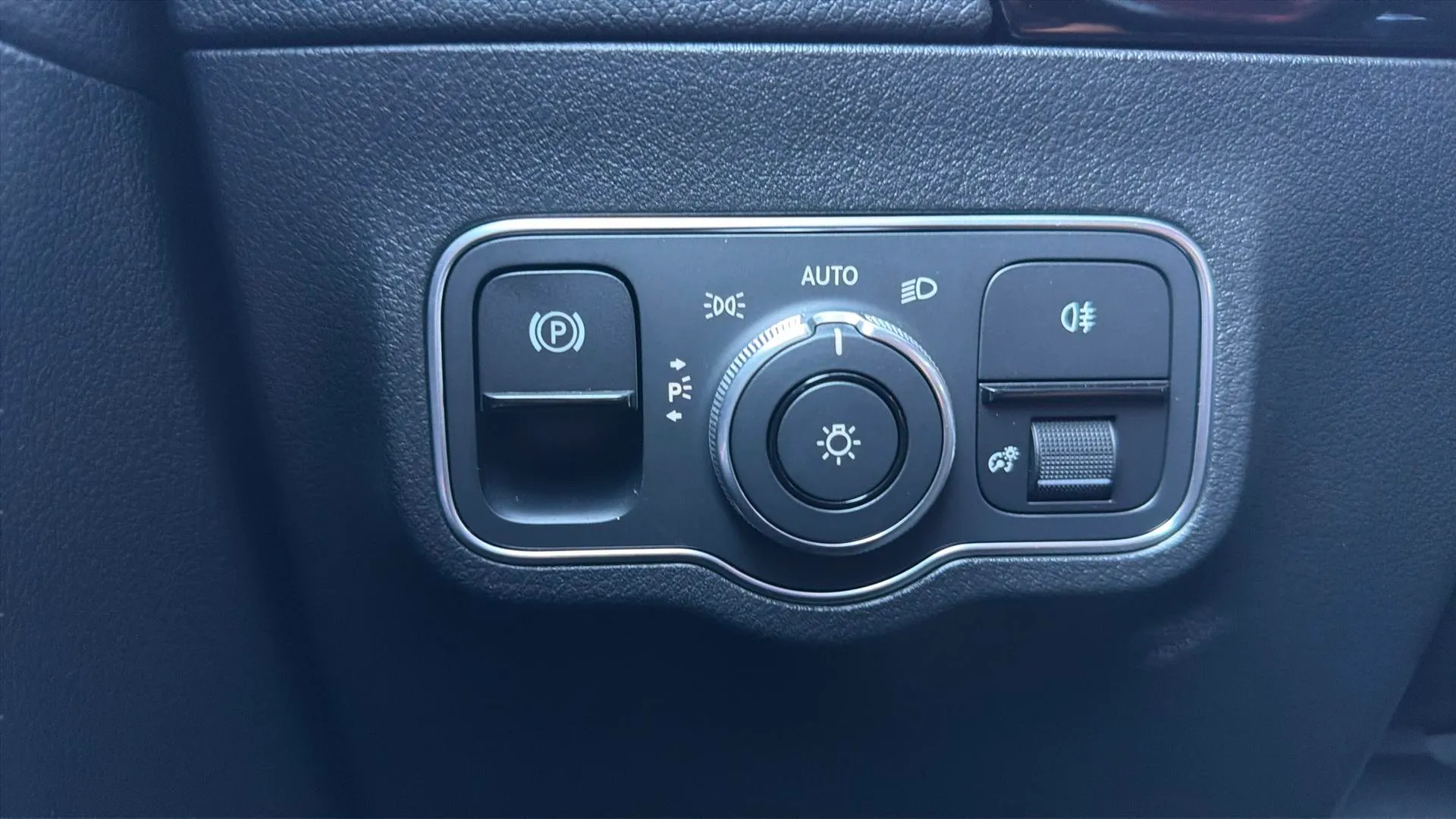 Mercedes-Benz GLA 200 D - foto 22