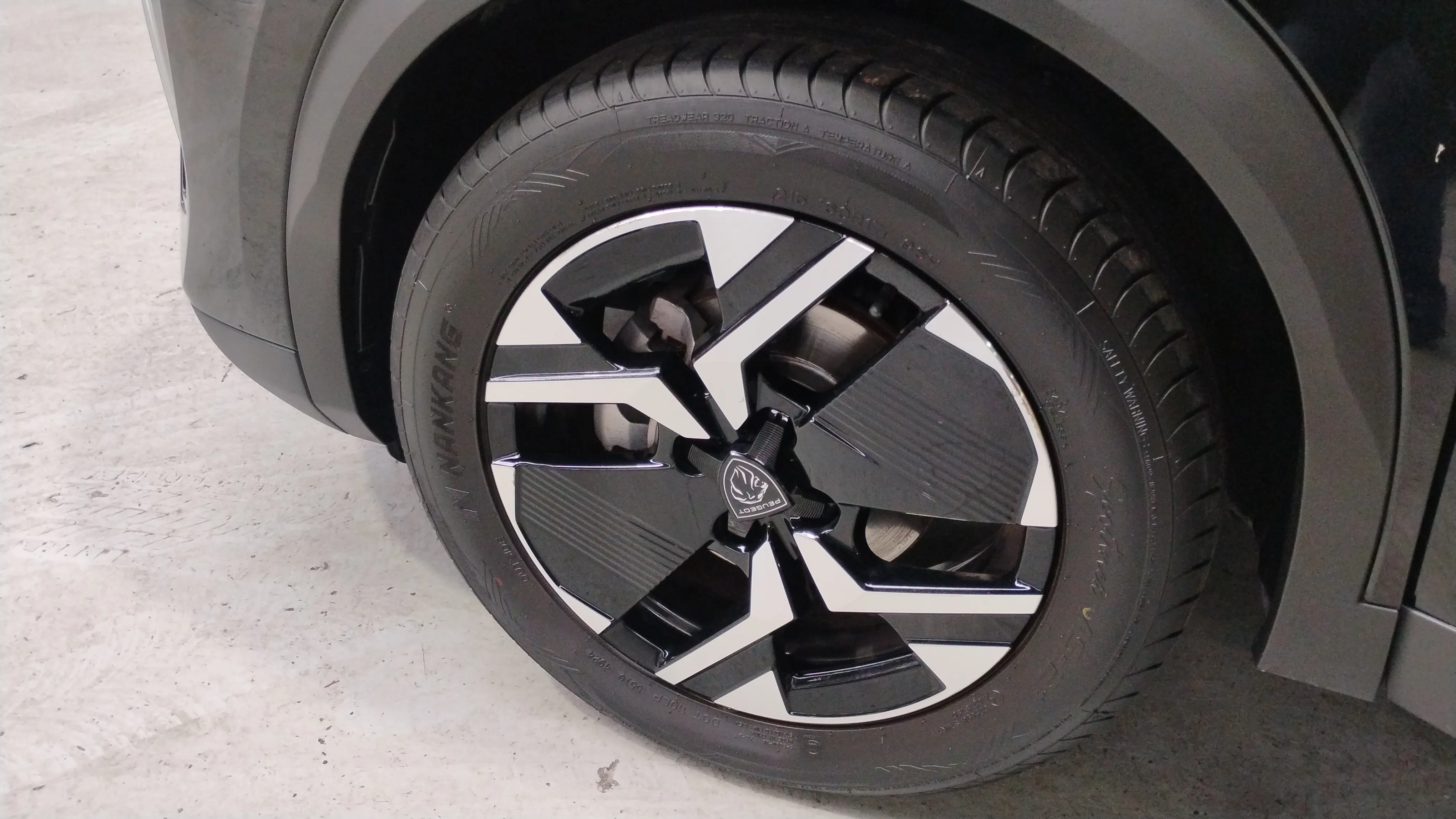 Peugeot 2008 Allure Pack PureTech 100 - foto 21
