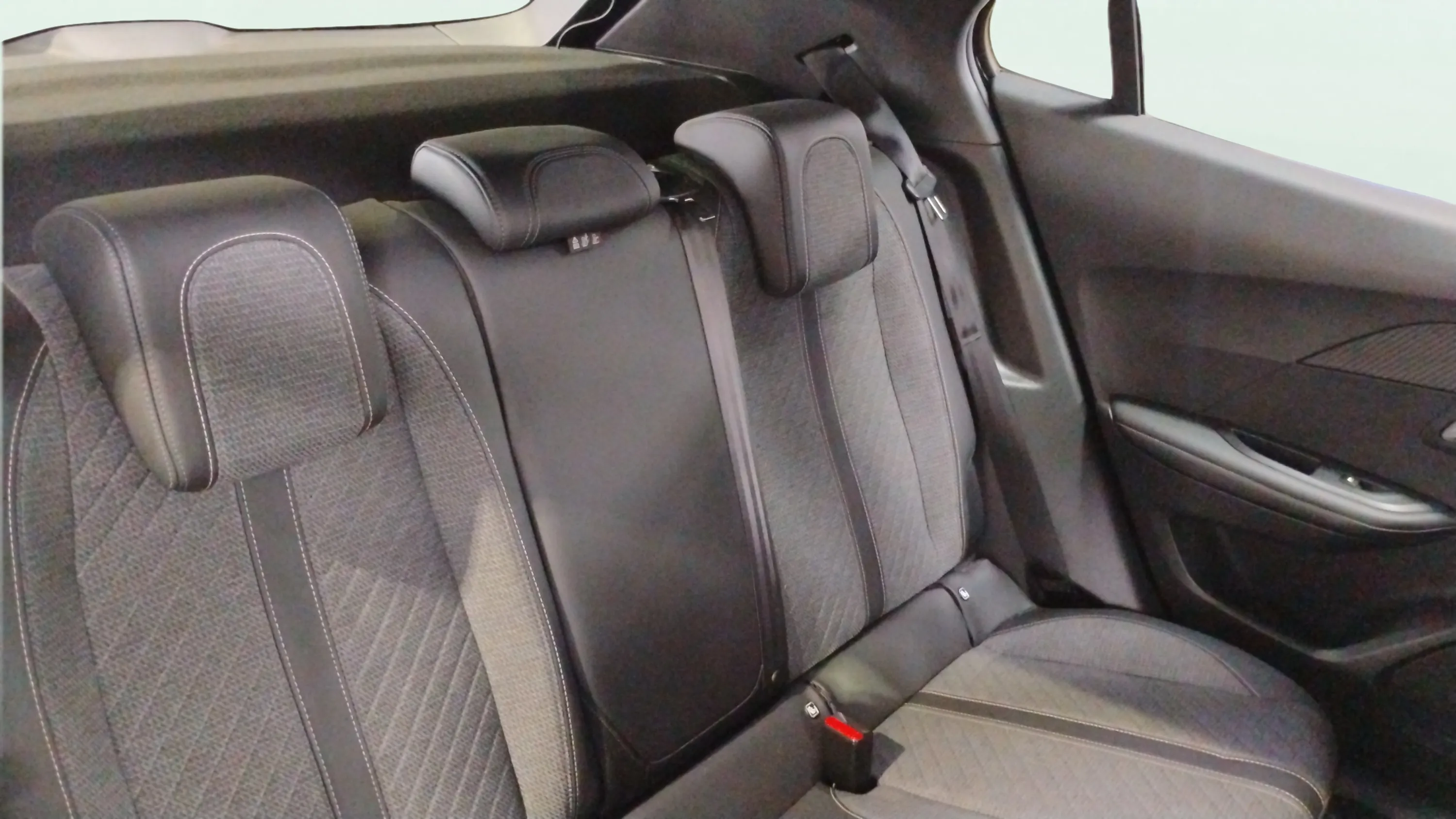 Peugeot 2008 Allure Pack PureTech 100 - foto 8