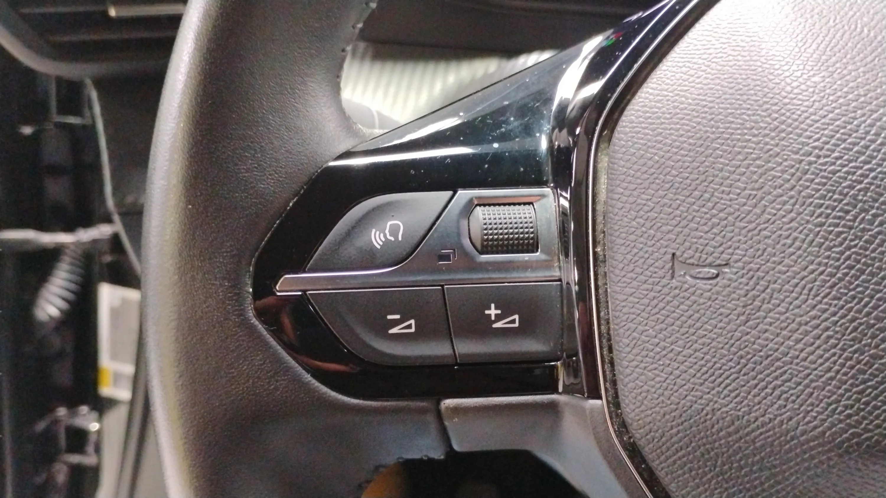 Peugeot 2008 Allure Pack PureTech 100 - foto 16