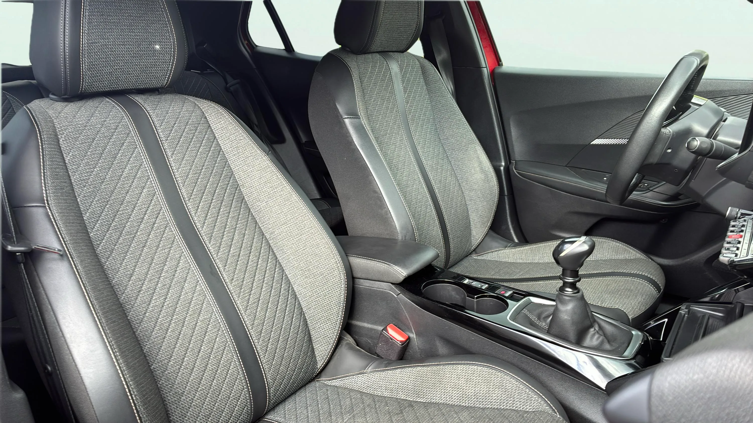 Peugeot 2008 Allure Pack PureTech 100 - foto 13