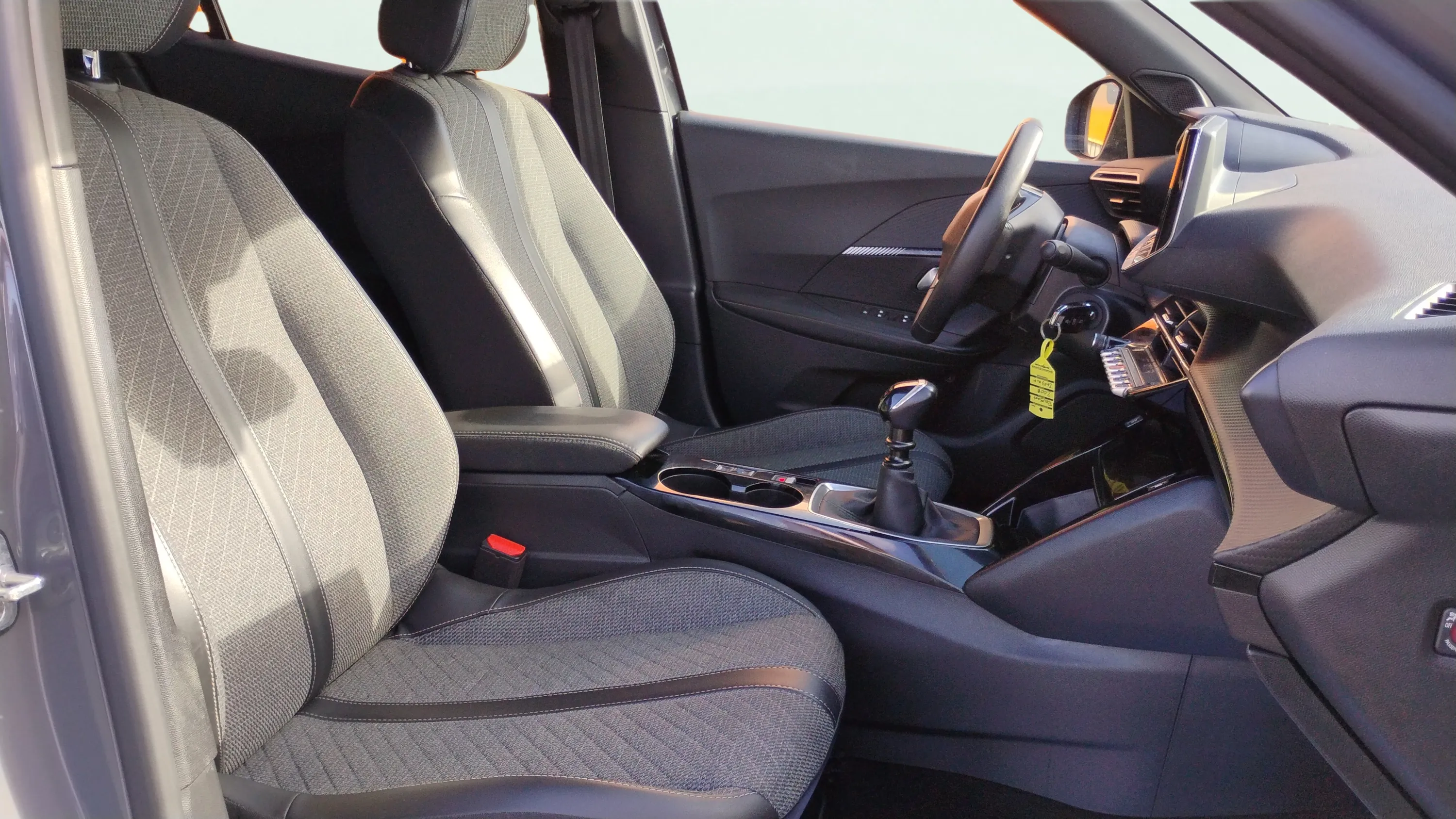 Peugeot 2008 Allure Pack PureTech 100 - foto 18