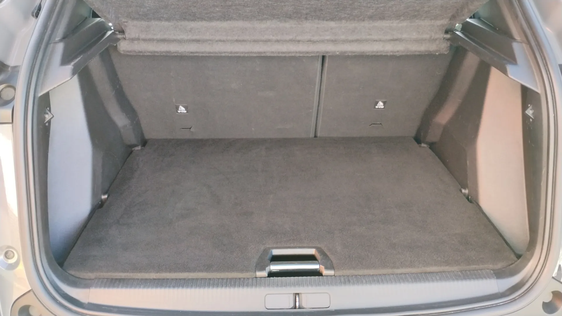 Peugeot 2008 Allure Pack PureTech 100 - foto 20