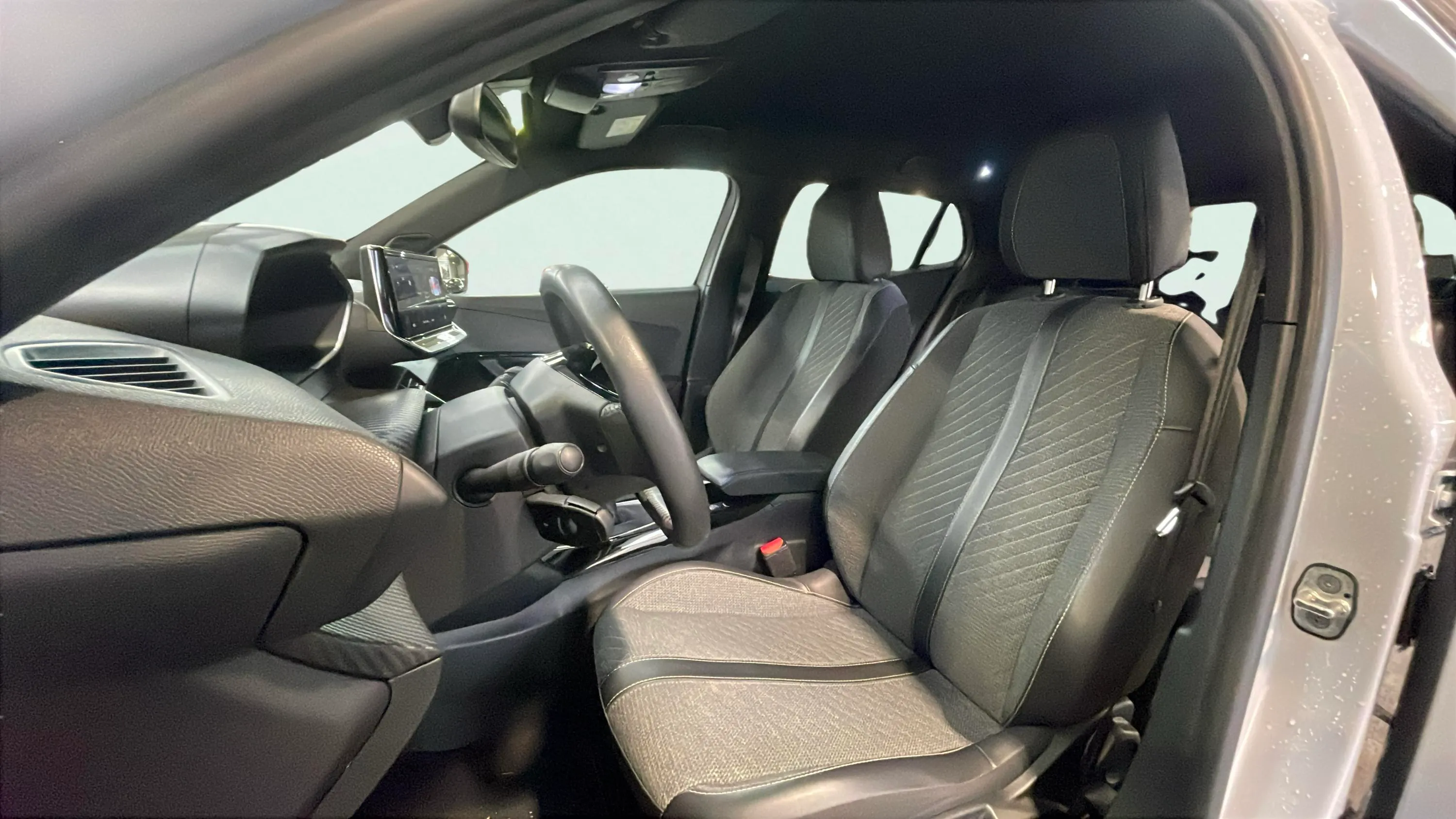 Peugeot 2008 Allure PureTech 100 - foto 17