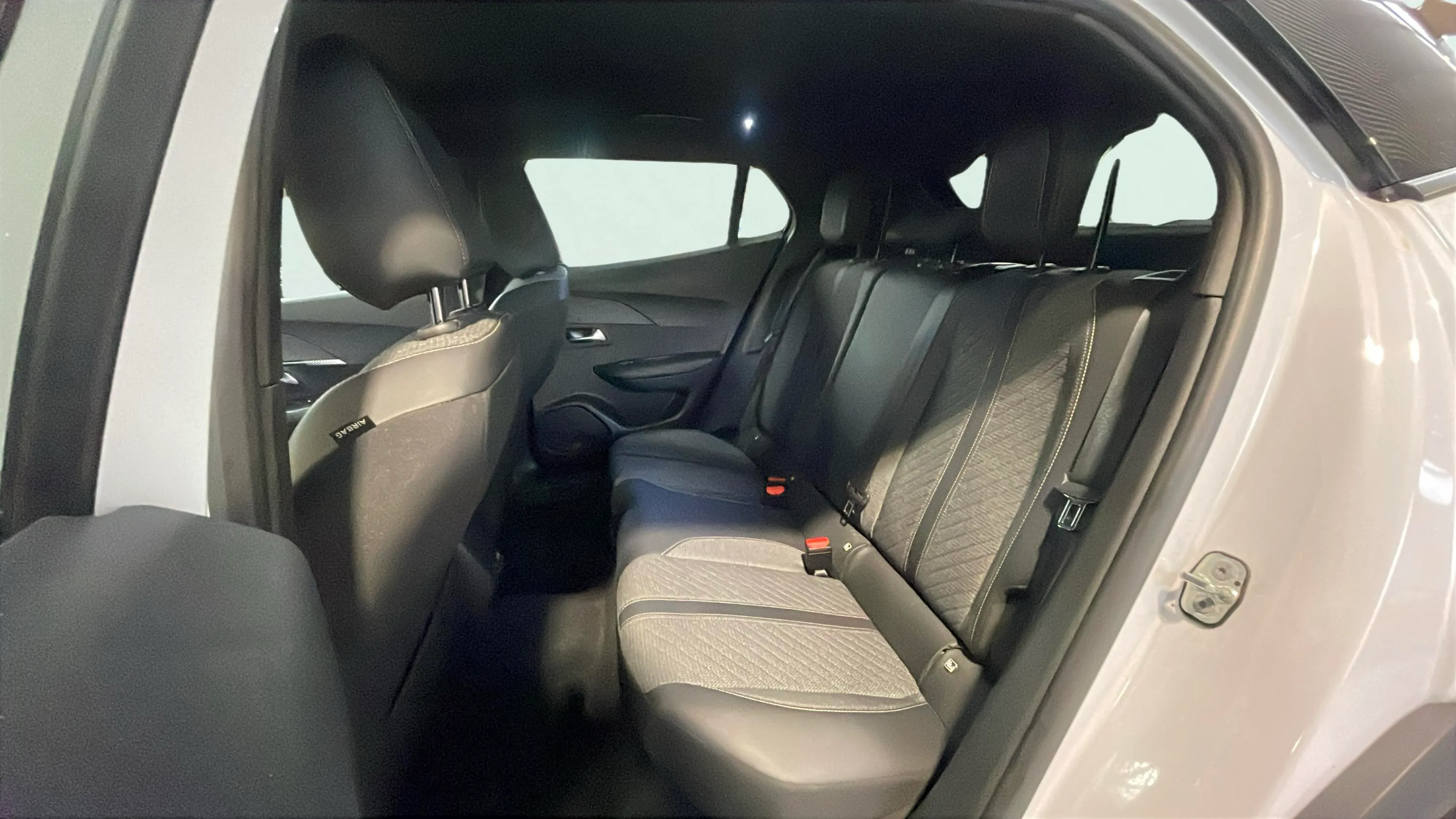 Peugeot 2008 Allure PureTech 100 - foto 18
