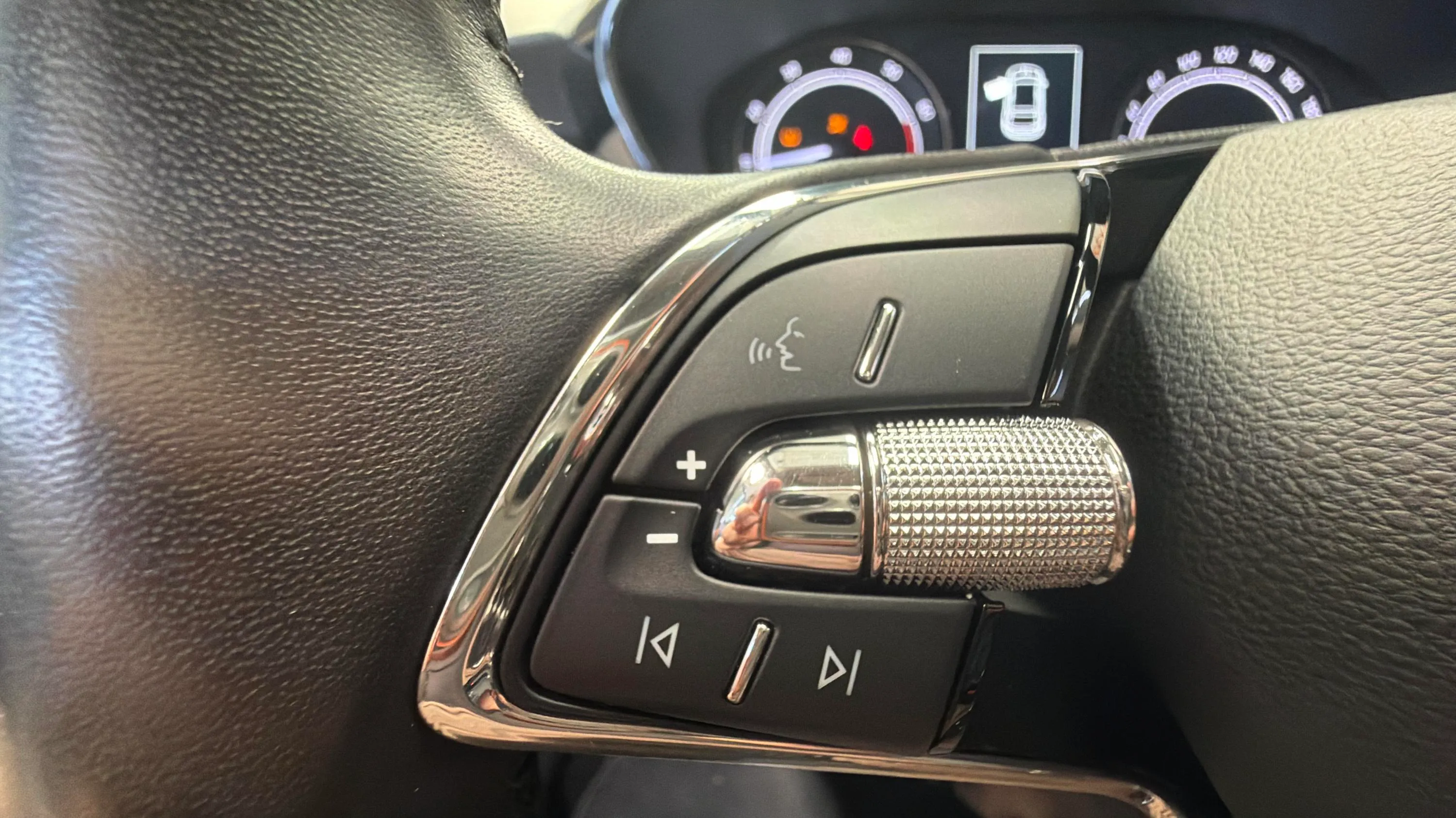 Škoda Fabia 1.0 TSI Ambition - foto 13