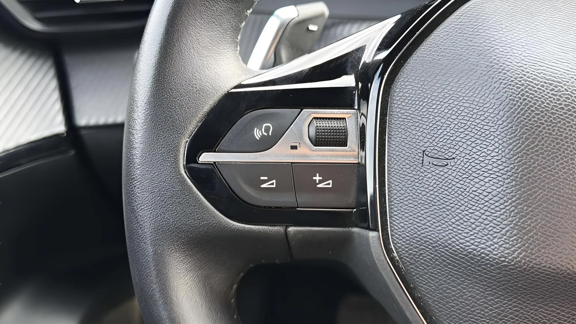 Peugeot 2008 Allure PureTech 130 EAT8 - foto 14
