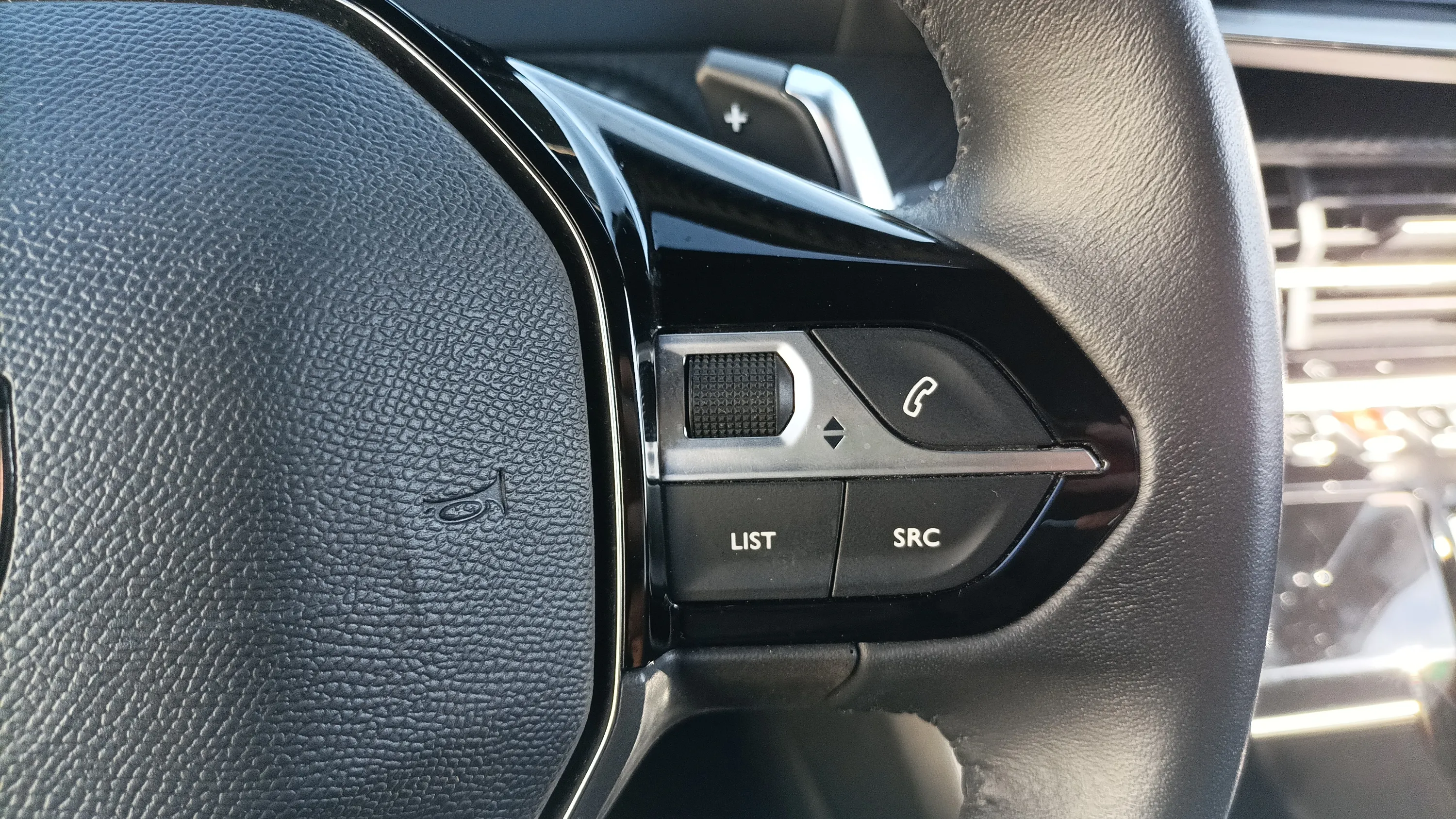 Peugeot 2008 Allure PureTech 130 EAT8 - foto 39