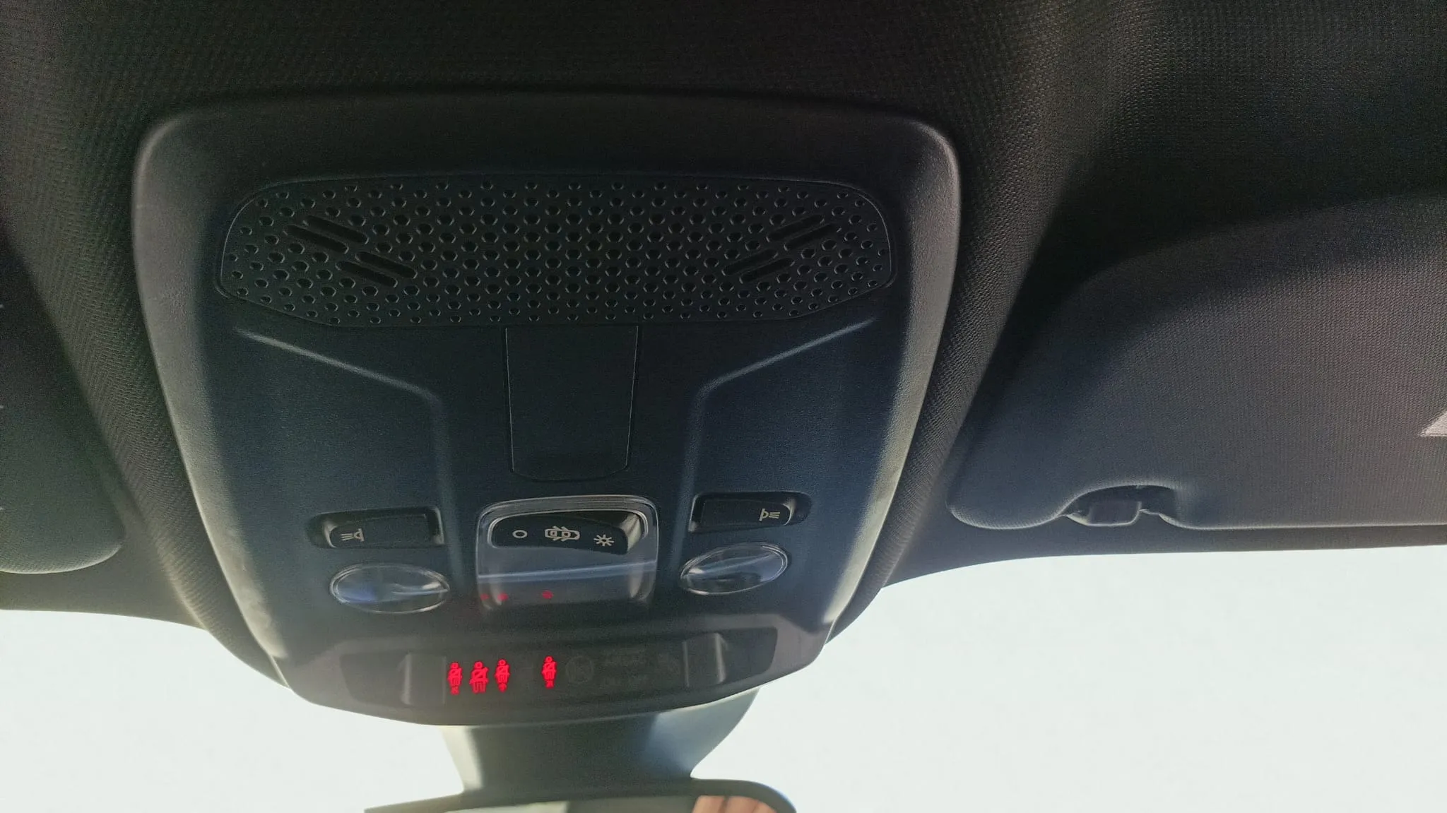 Peugeot 2008 Allure PureTech 130 EAT8 - foto 16