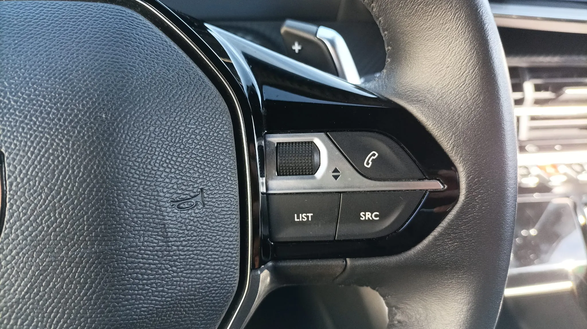 Peugeot 2008 Allure PureTech 130 EAT8 - foto 13