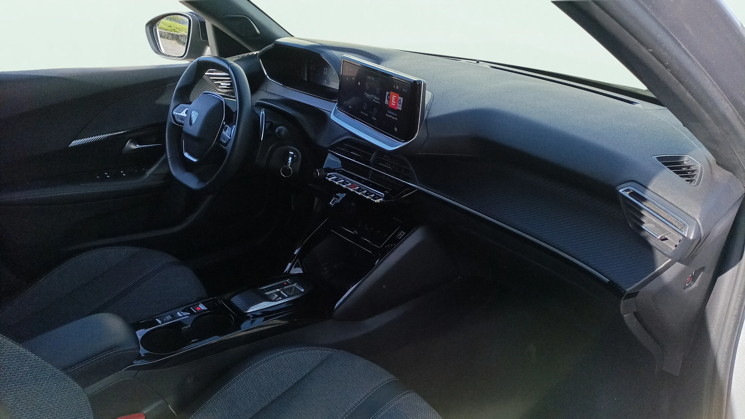 Peugeot 2008 Allure PureTech 130 EAT8 - foto 30