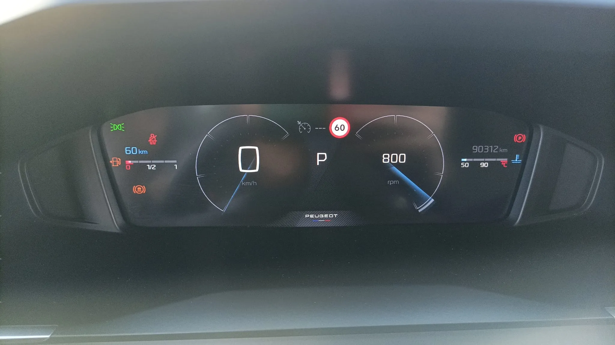 Peugeot 2008 Allure PureTech 130 EAT8 - foto 14