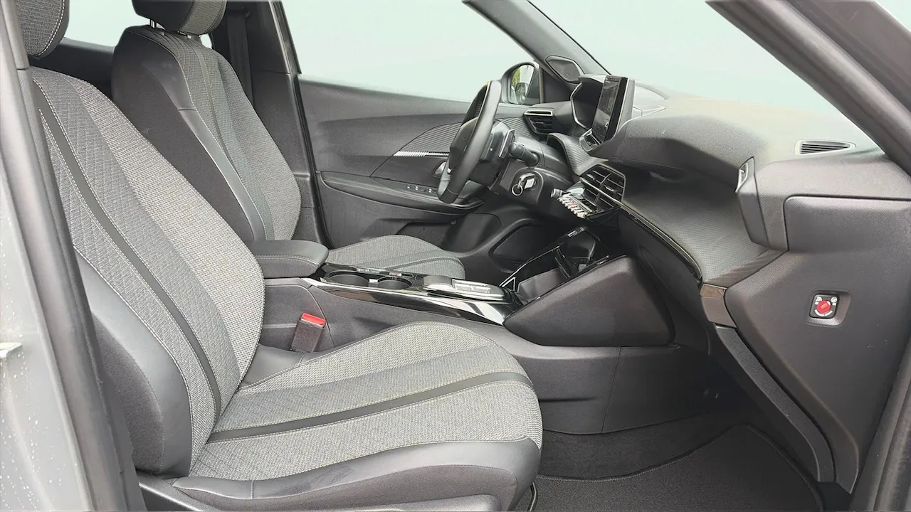 Peugeot 2008 Allure PureTech 130 EAT8 - foto 12