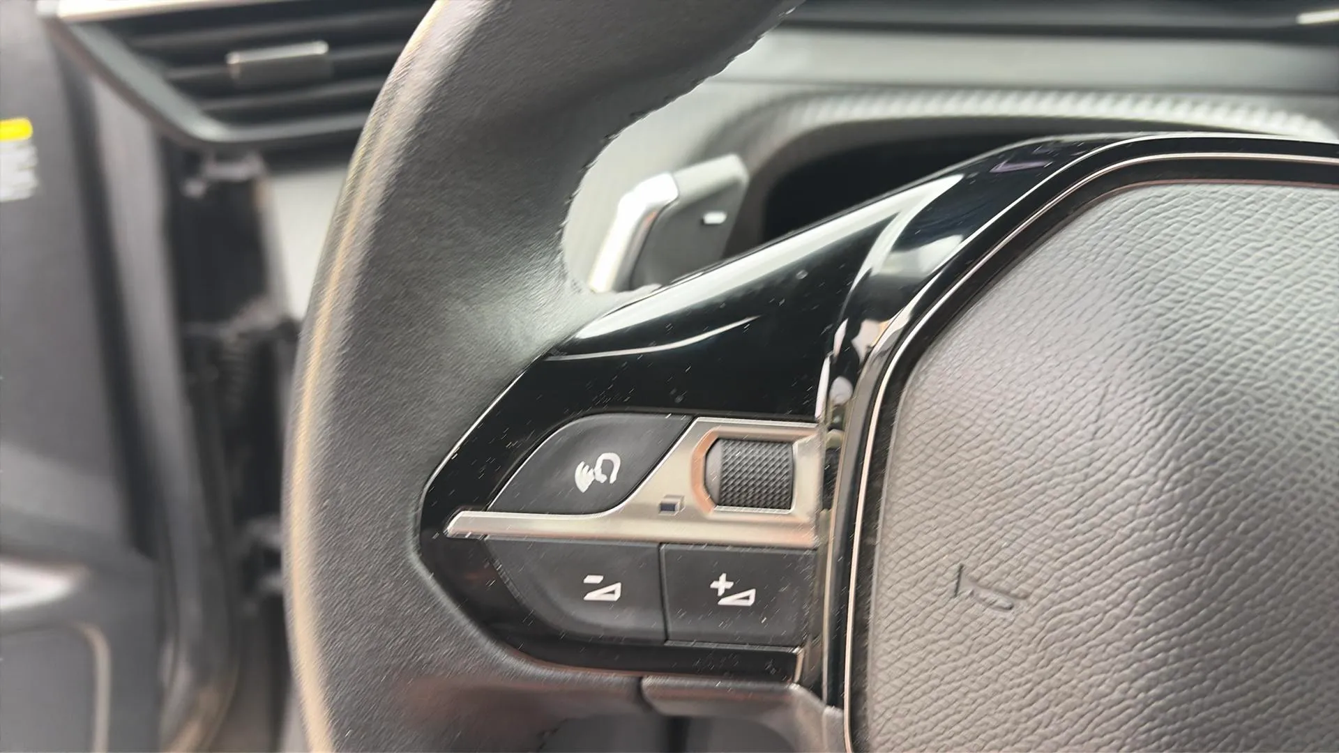 Peugeot 2008 Allure PureTech 130 EAT8 - foto 16
