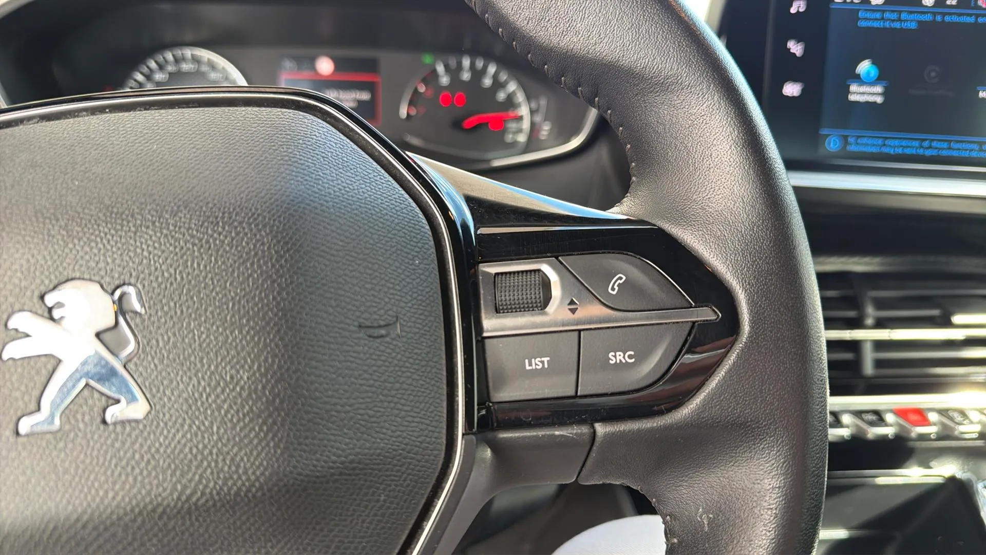 Peugeot 2008 Active Pack PureTech 100 - foto 12
