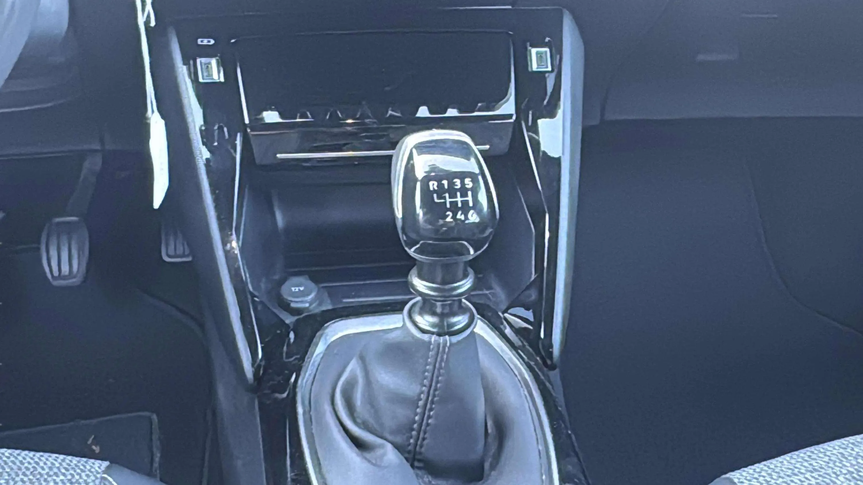 Peugeot 2008 Allure PureTech 100 - foto 19