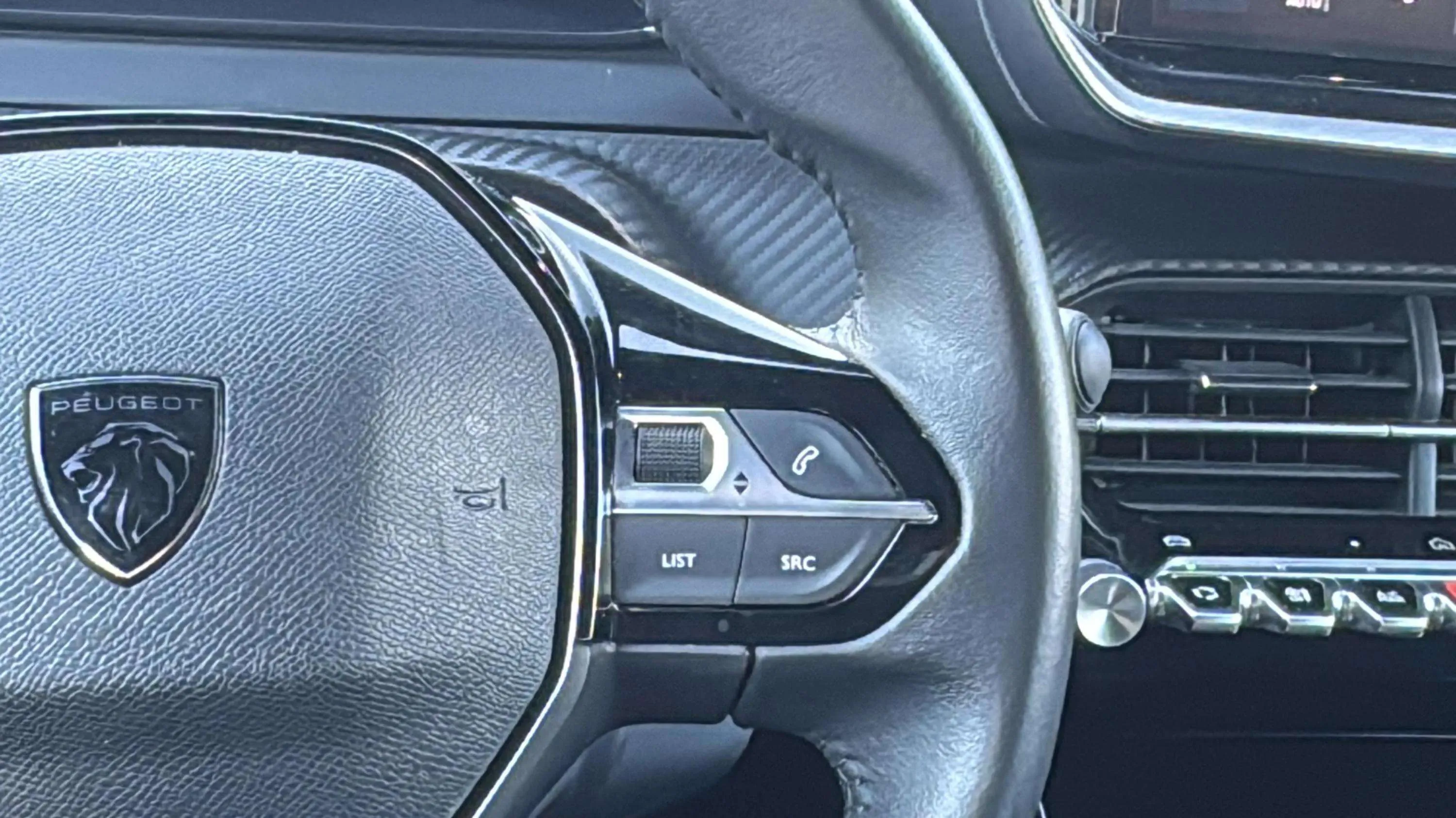 Peugeot 2008 Allure PureTech 100 - foto 16
